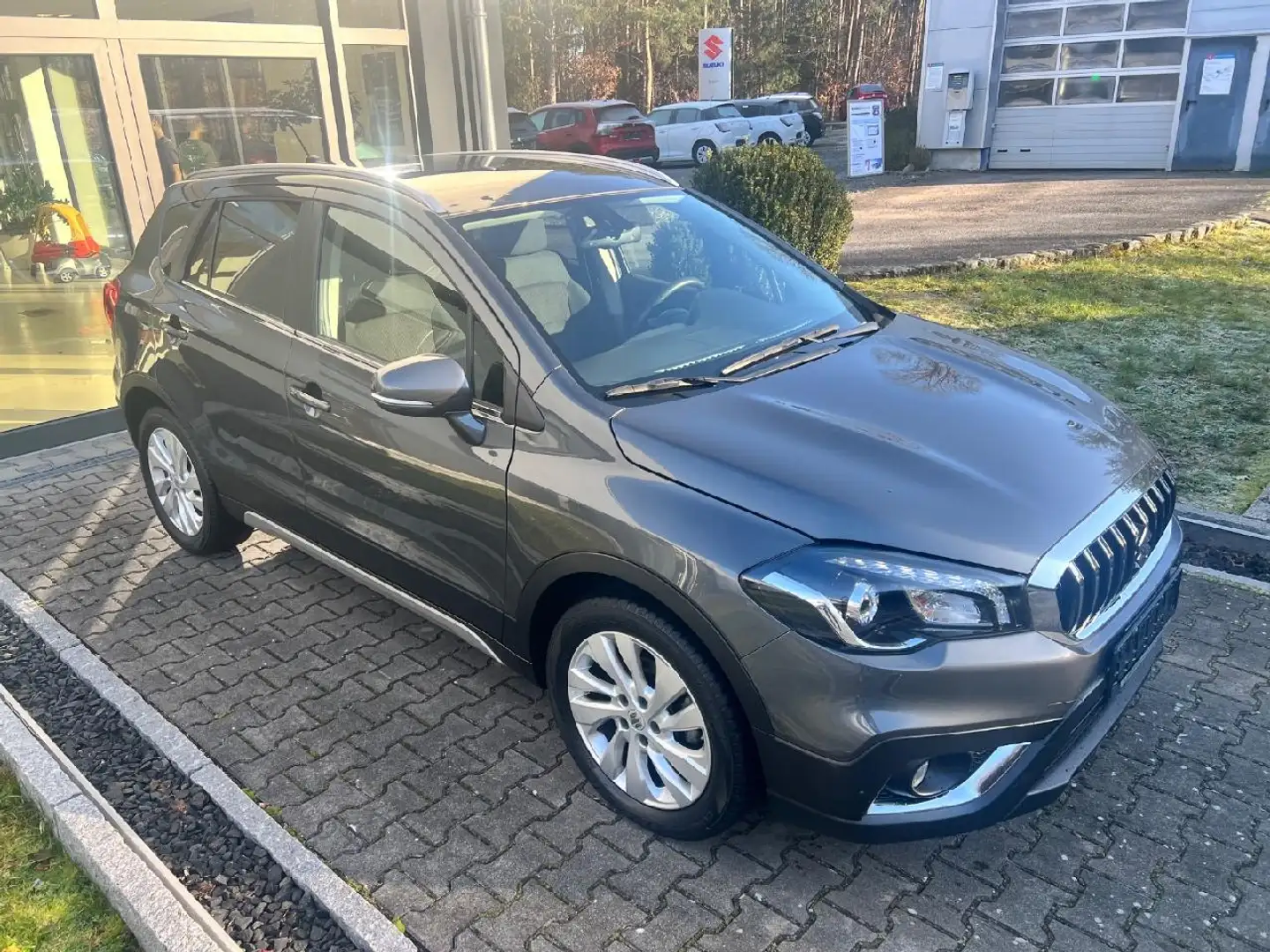 Suzuki SX4 S-Cross Comfort Grau - 2