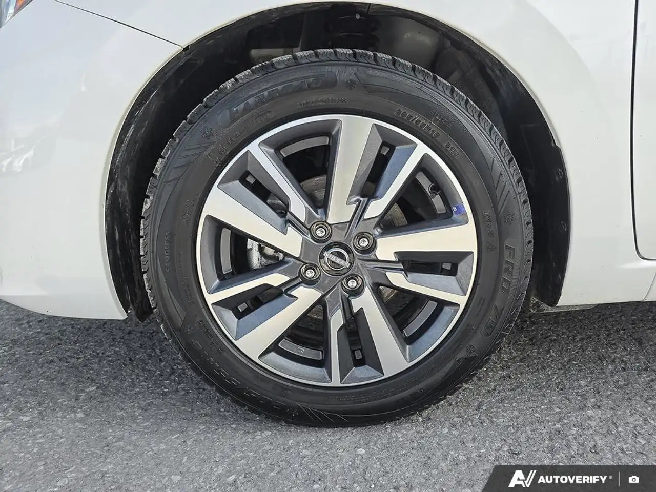 Nissan Versa снимка Nissan Versa