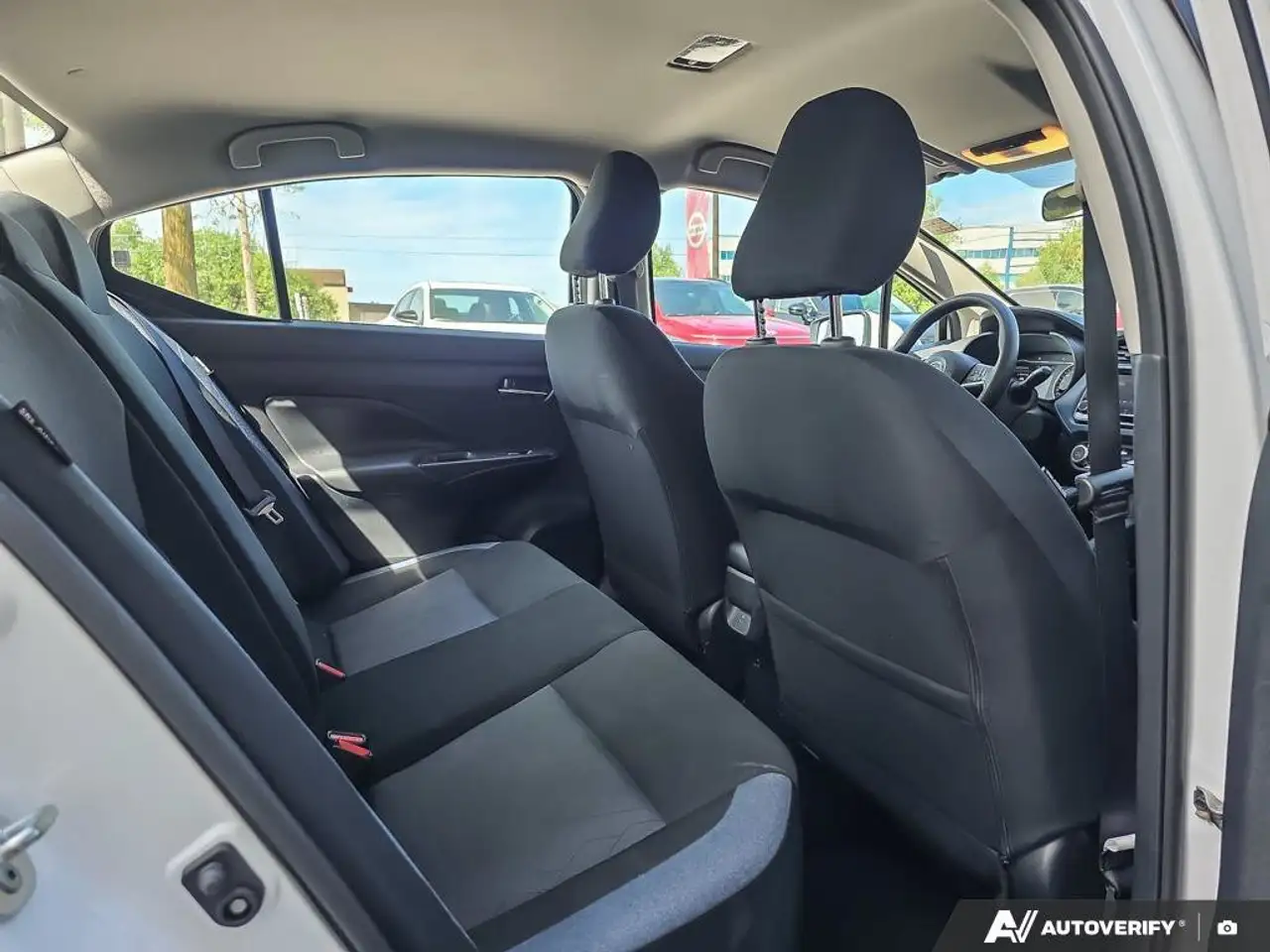 Nissan Versa снимка Nissan Versa