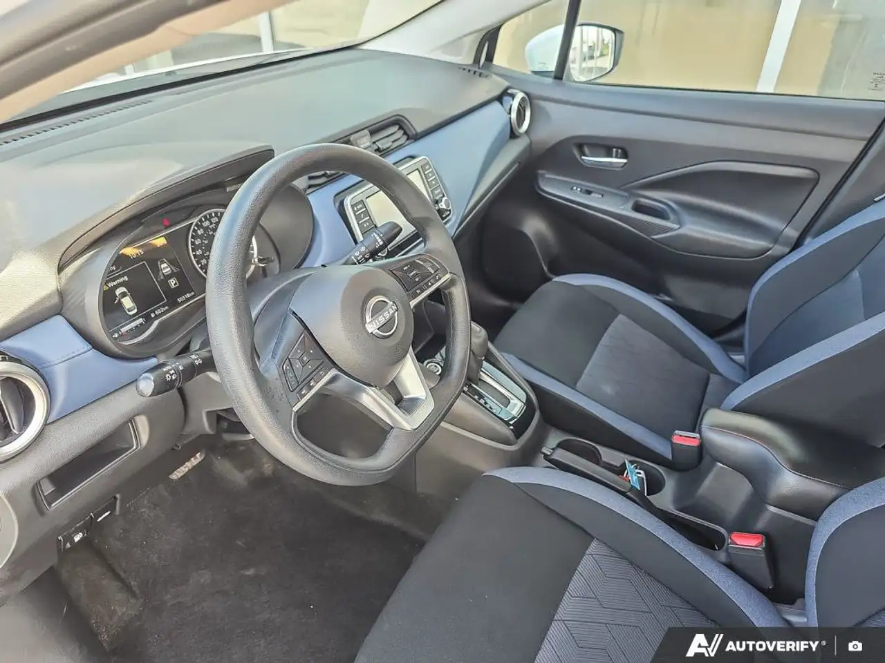 Nissan Versa снимка Nissan Versa
