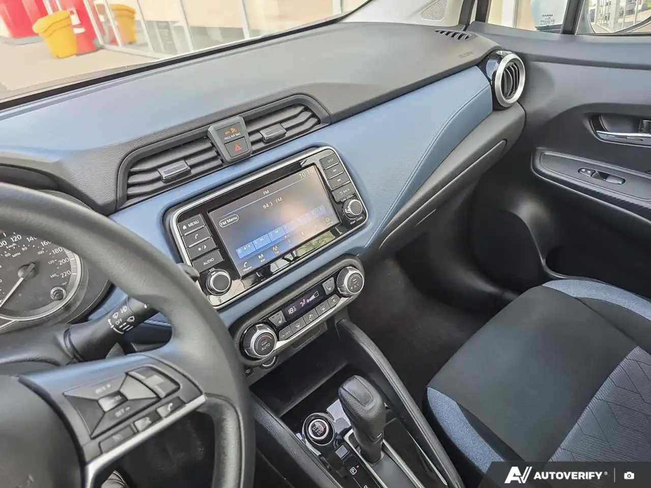 Nissan Versa снимка Nissan Versa