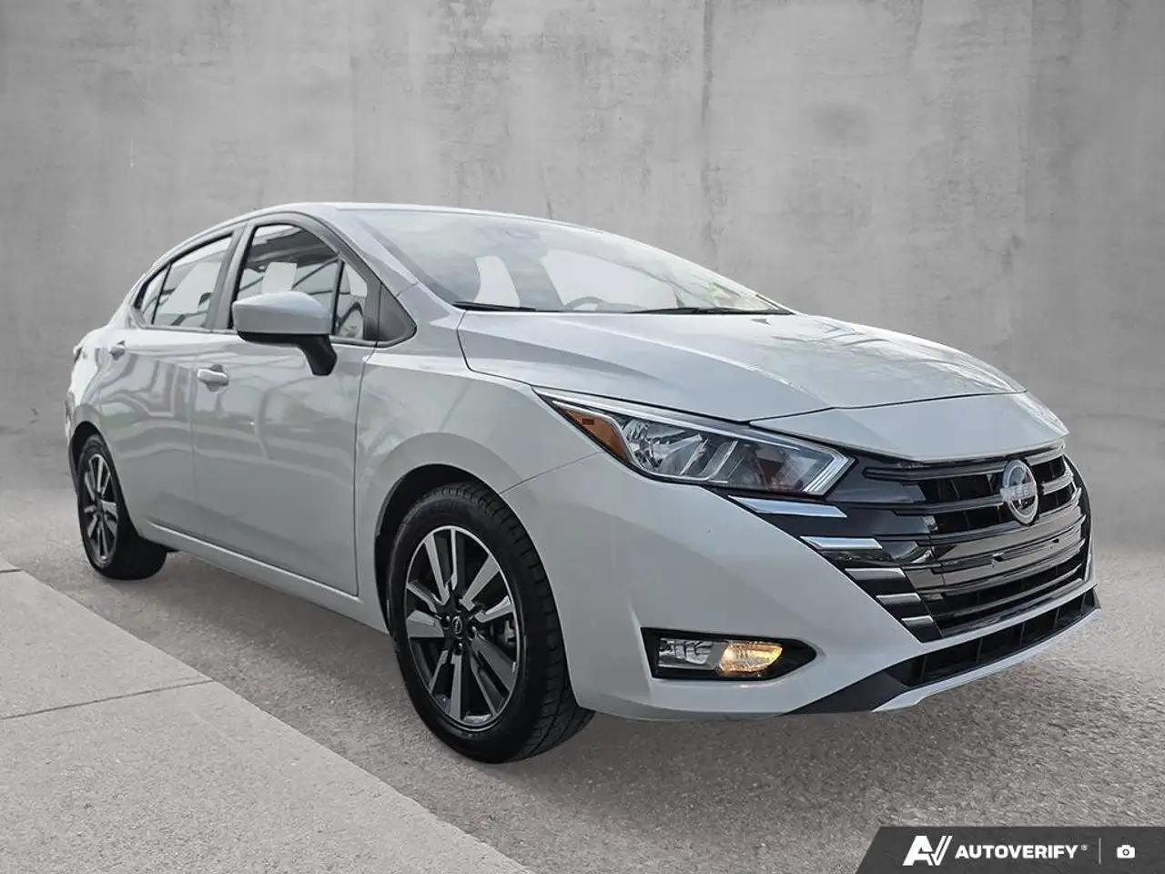 Nissan Versa снимка Nissan Versa