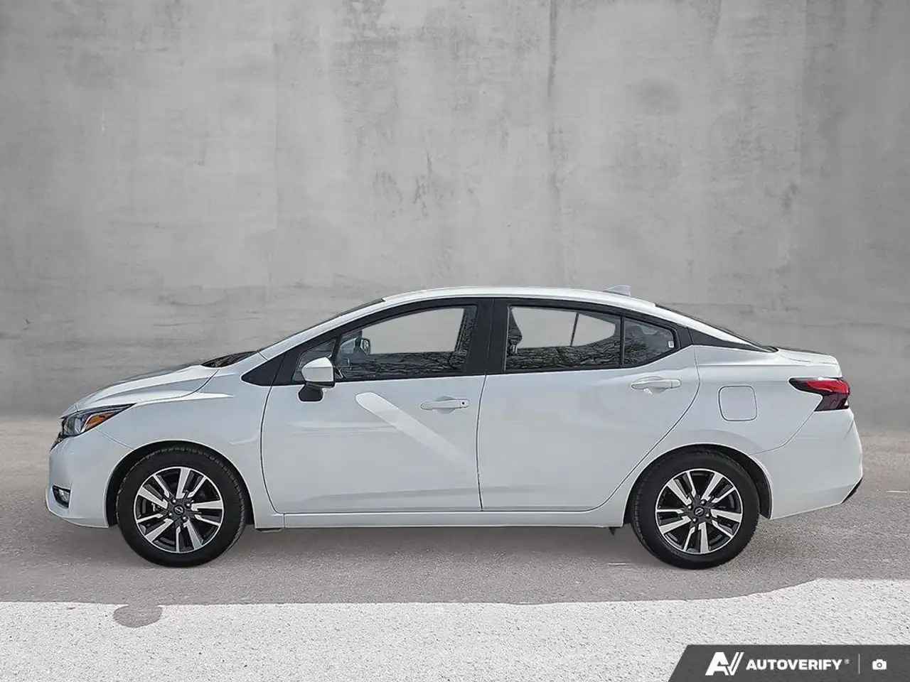 Nissan Versa снимка Nissan Versa