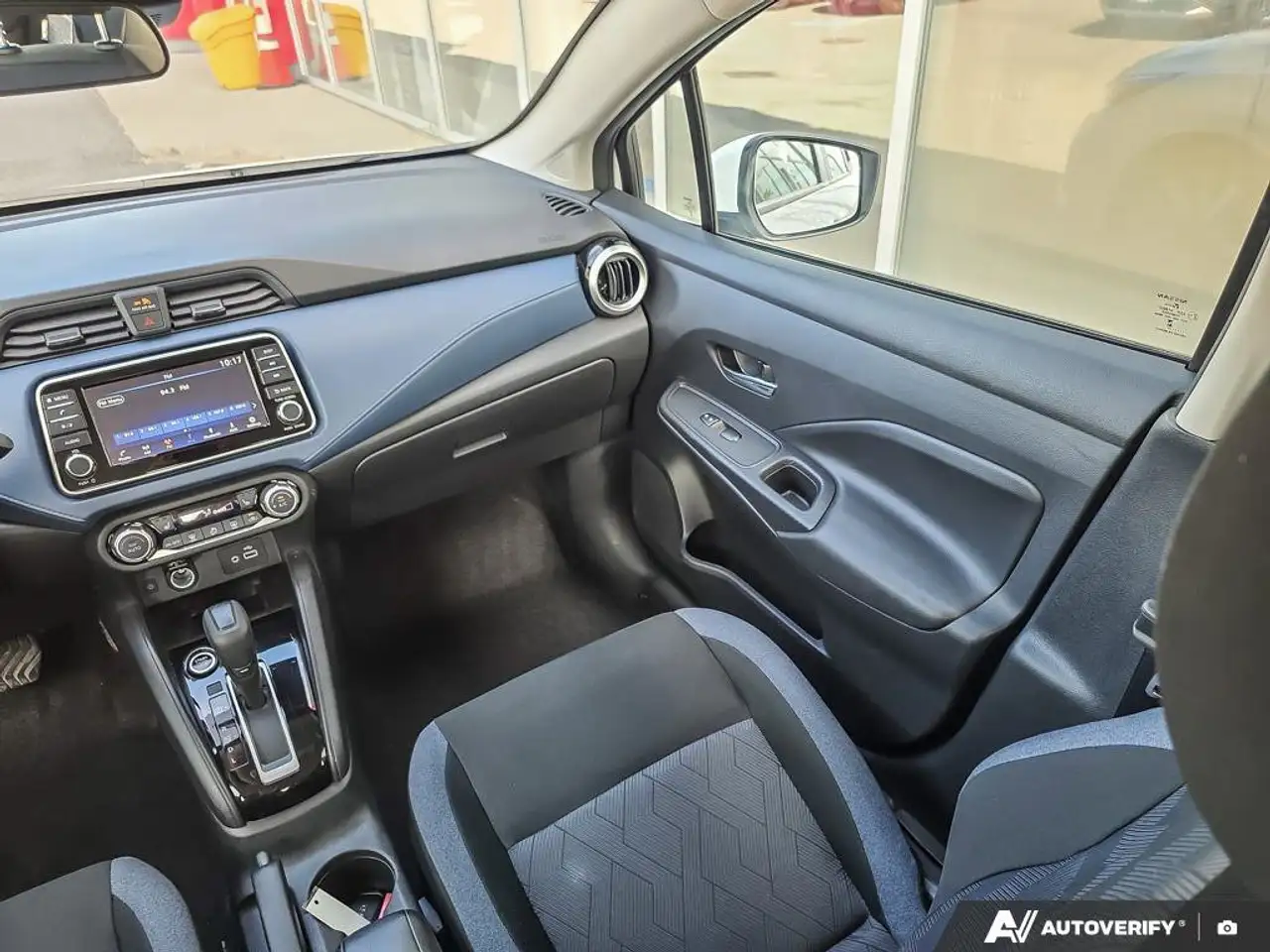 Nissan Versa снимка Nissan Versa
