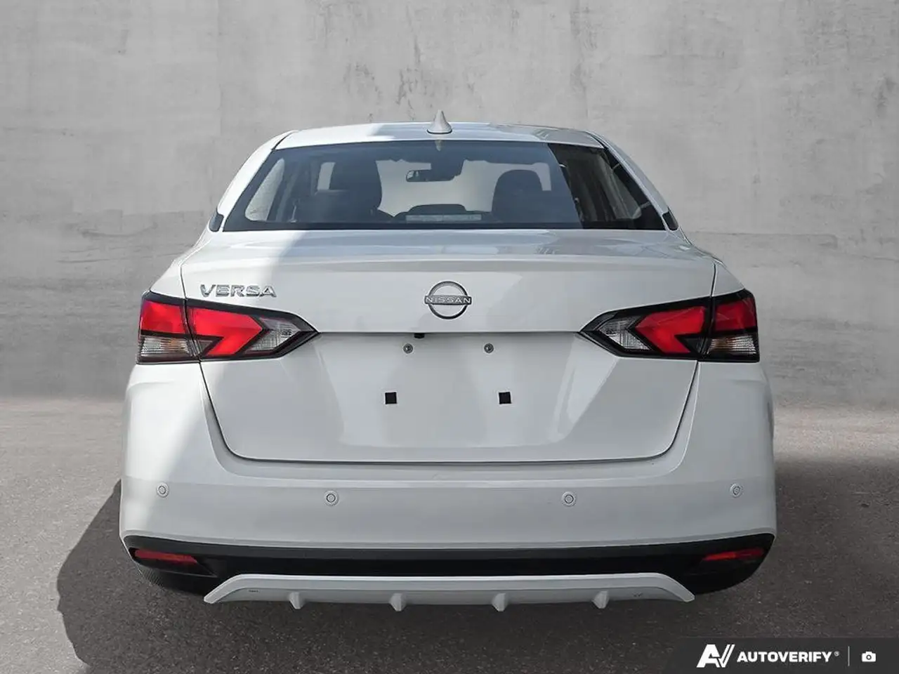 Nissan Versa снимка Nissan Versa