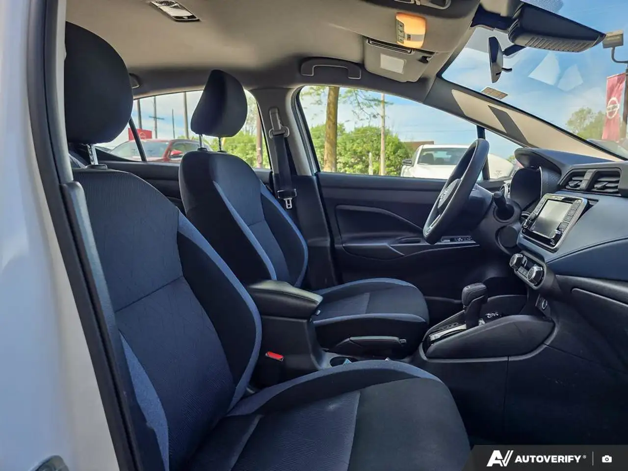 Nissan Versa снимка Nissan Versa