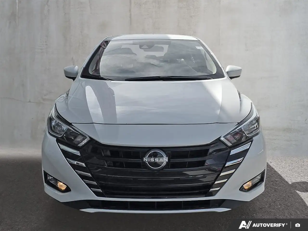 Nissan Versa снимка Nissan Versa