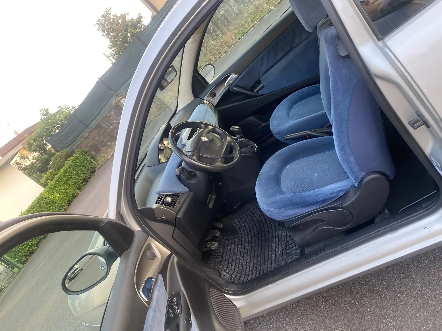 Lancia Ypsilon 1.2 8v Oro - 2