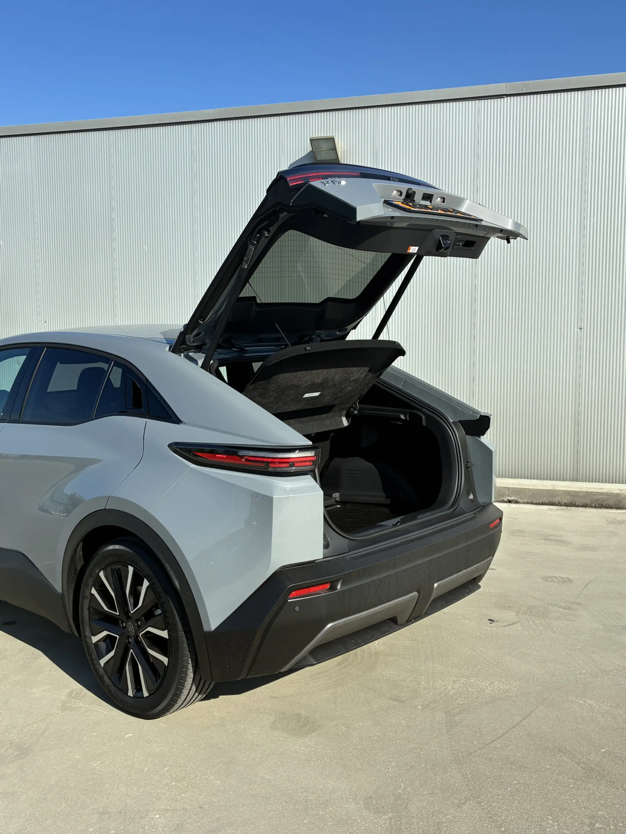 Toyota C-HR+ First Edition 77 kWh Automaat | Warmtepomp | Achte — photo 14