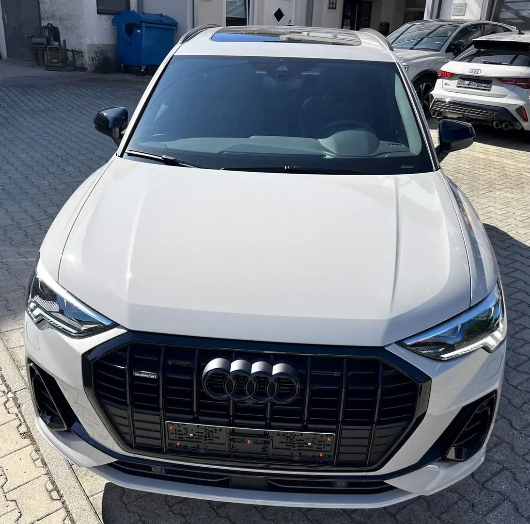 Audi Q3 45 TFSI quattro S line, fast VOLL, AHK, Pano! Grau - 1
