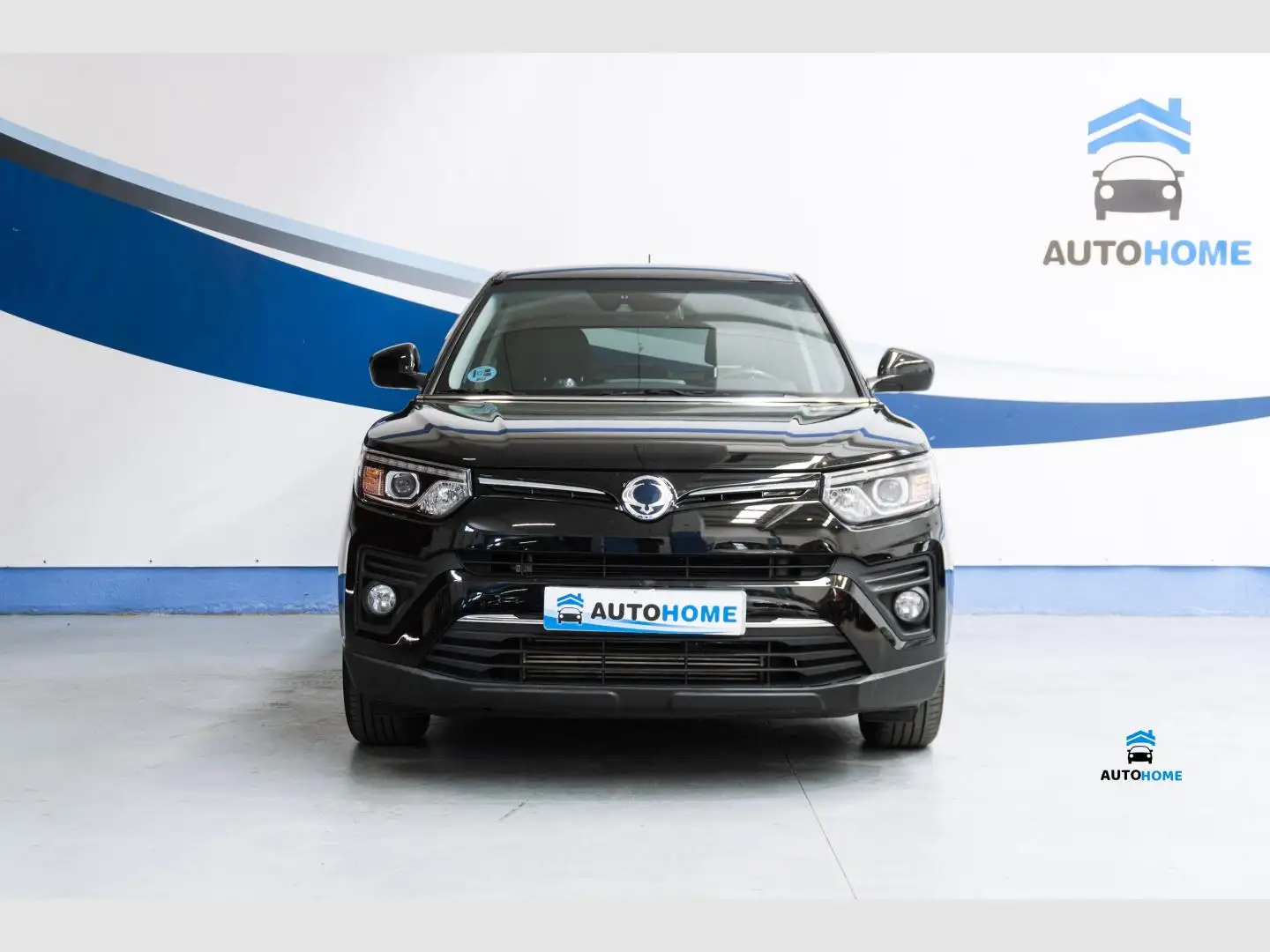 SsangYong Tivoli G12 Urban Plus 4x2 Zwart - 2