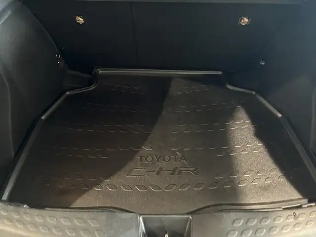 Toyota C-HR view 9
