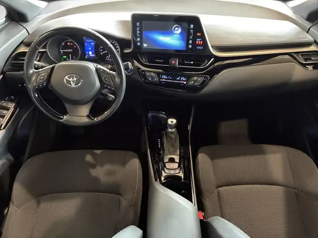 Toyota C-HR view 6