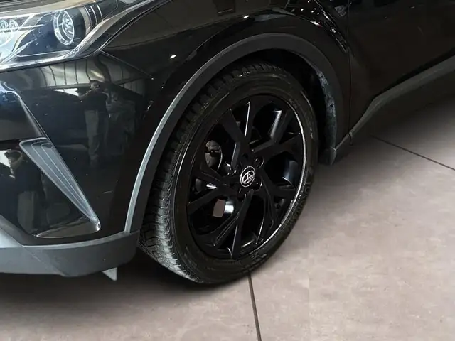 Toyota C-HR view 15