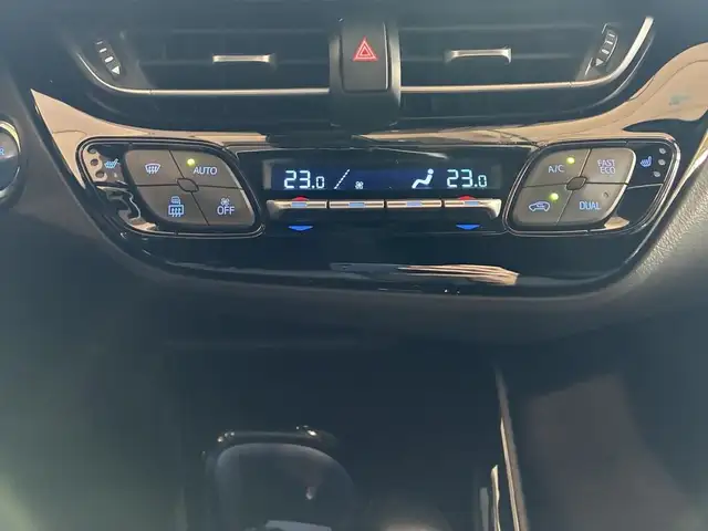 Toyota C-HR view 11