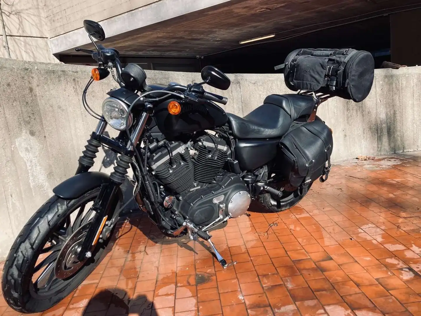 Harley-Davidson Iron 883 Schwarz - 2