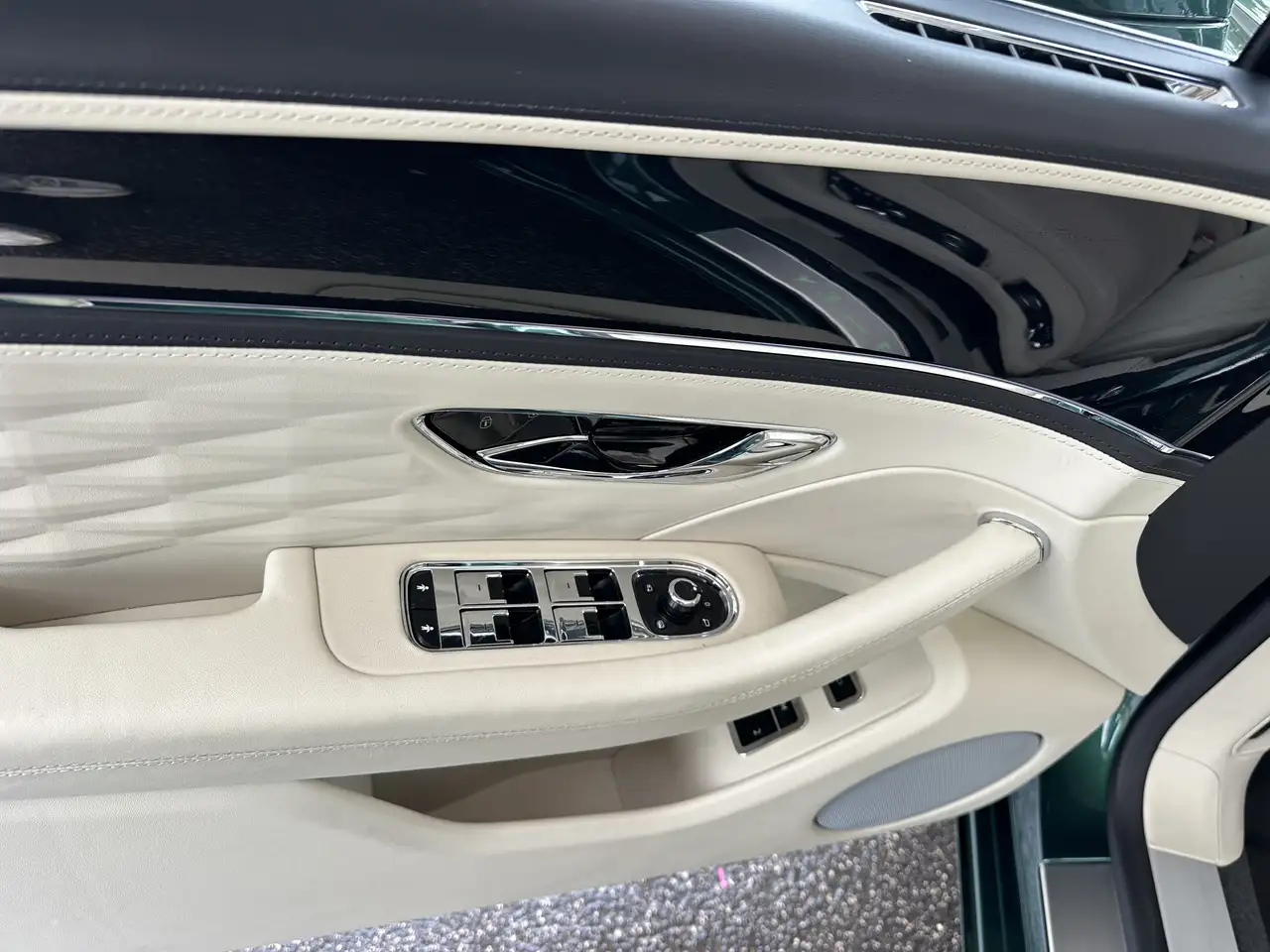 Bentley Flying Spur 2022 — фото 10