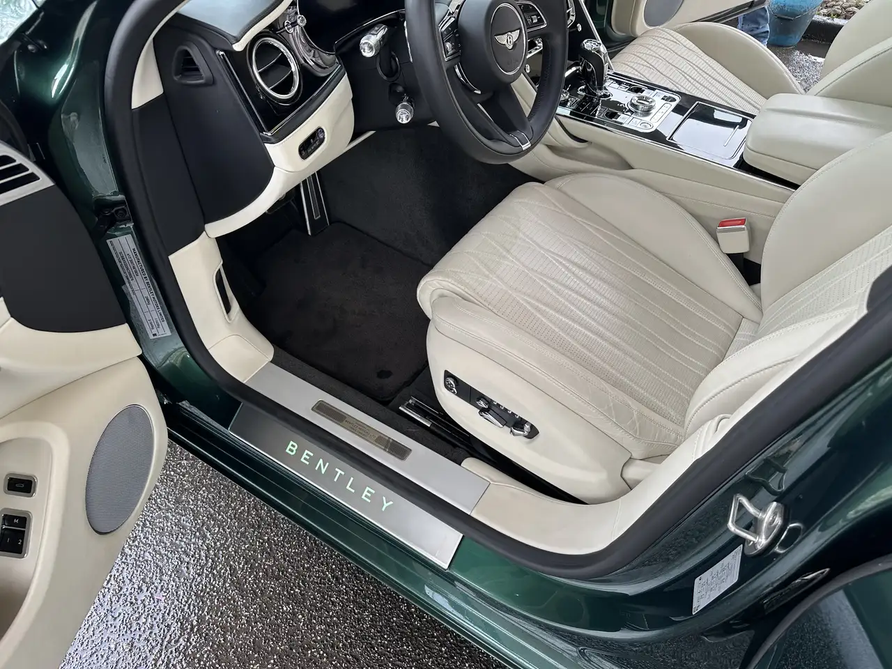 Bentley Flying Spur 2022 — фото 11