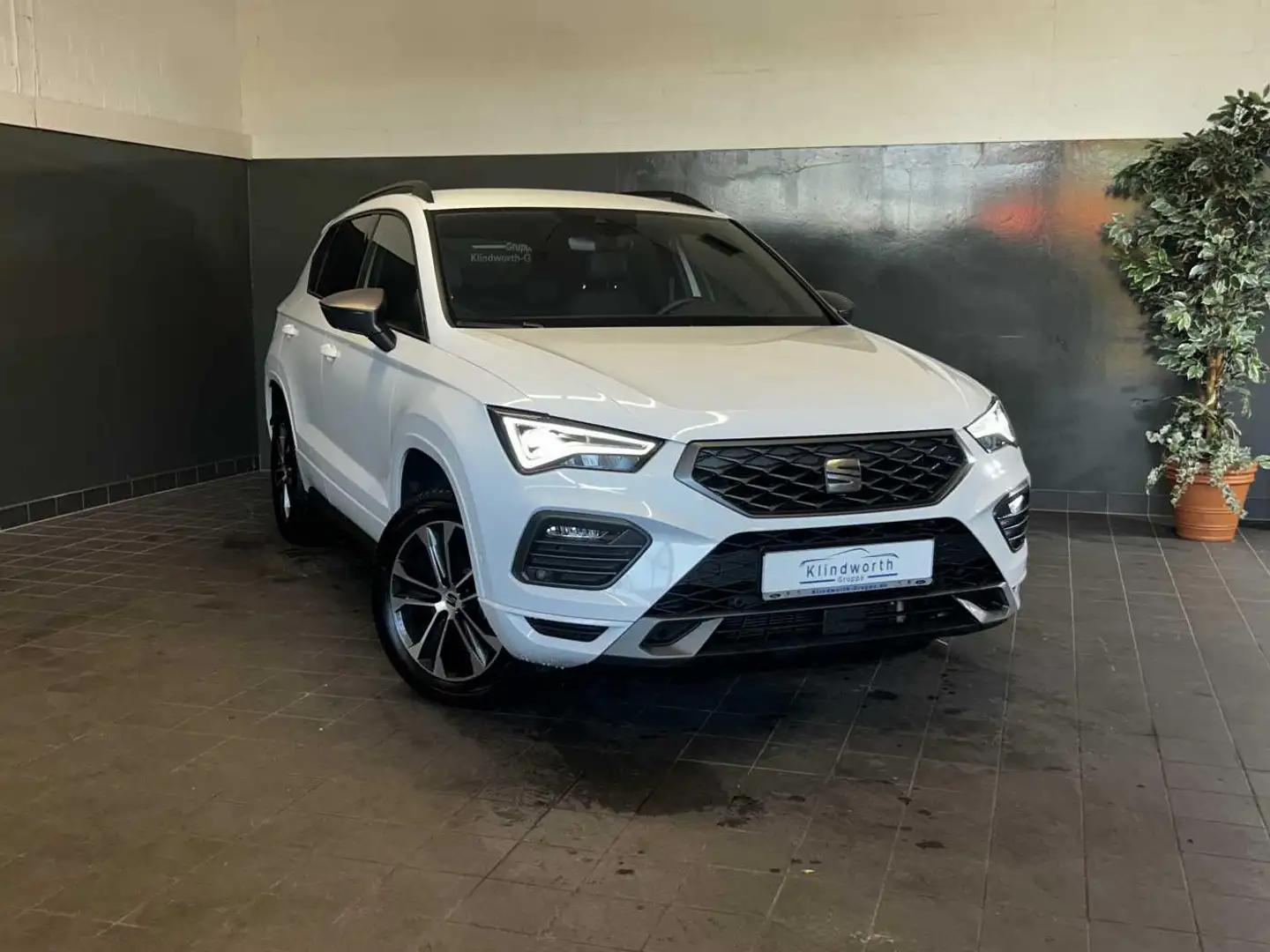 SEAT Ateca 2.0 TDI DSG FR +AHK+GJR+XL-Paket Weiß - 2
