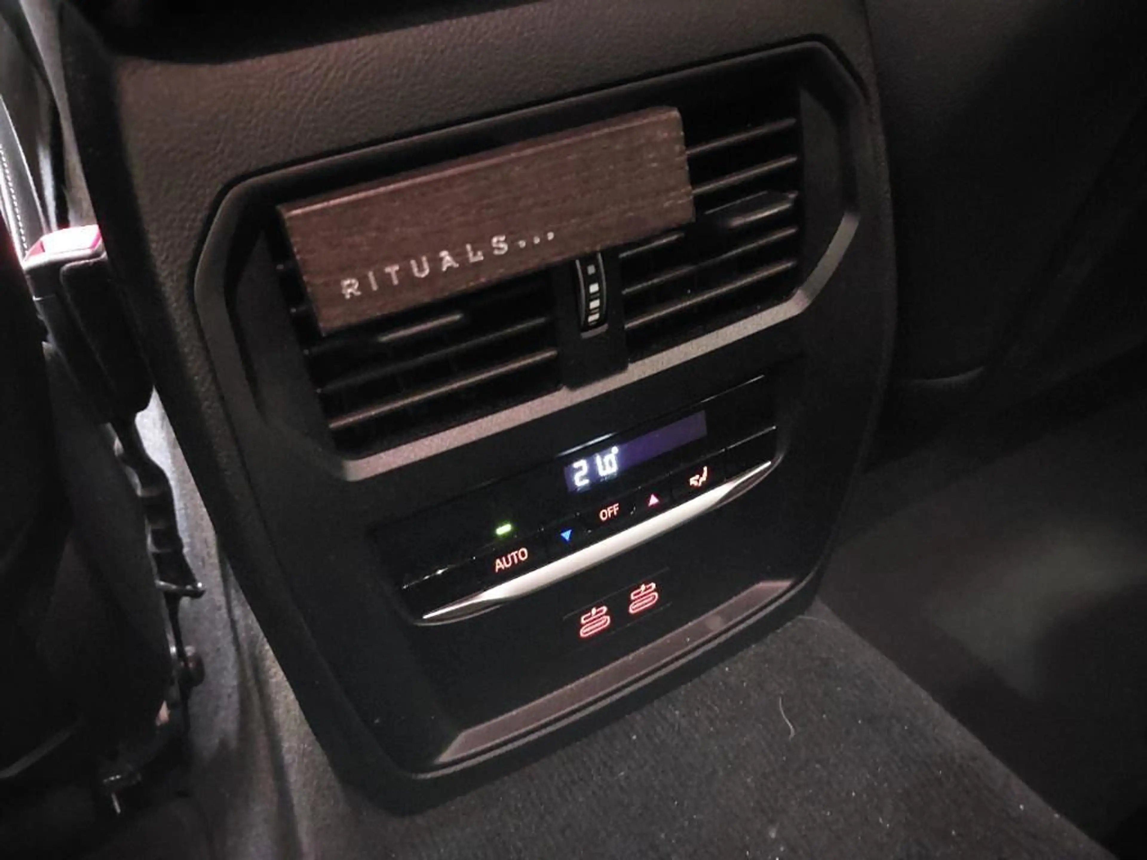 BMW 320 d xDrive M Sport PRO AHK/360°/HUD/ADAPTLED/19" — photo 11