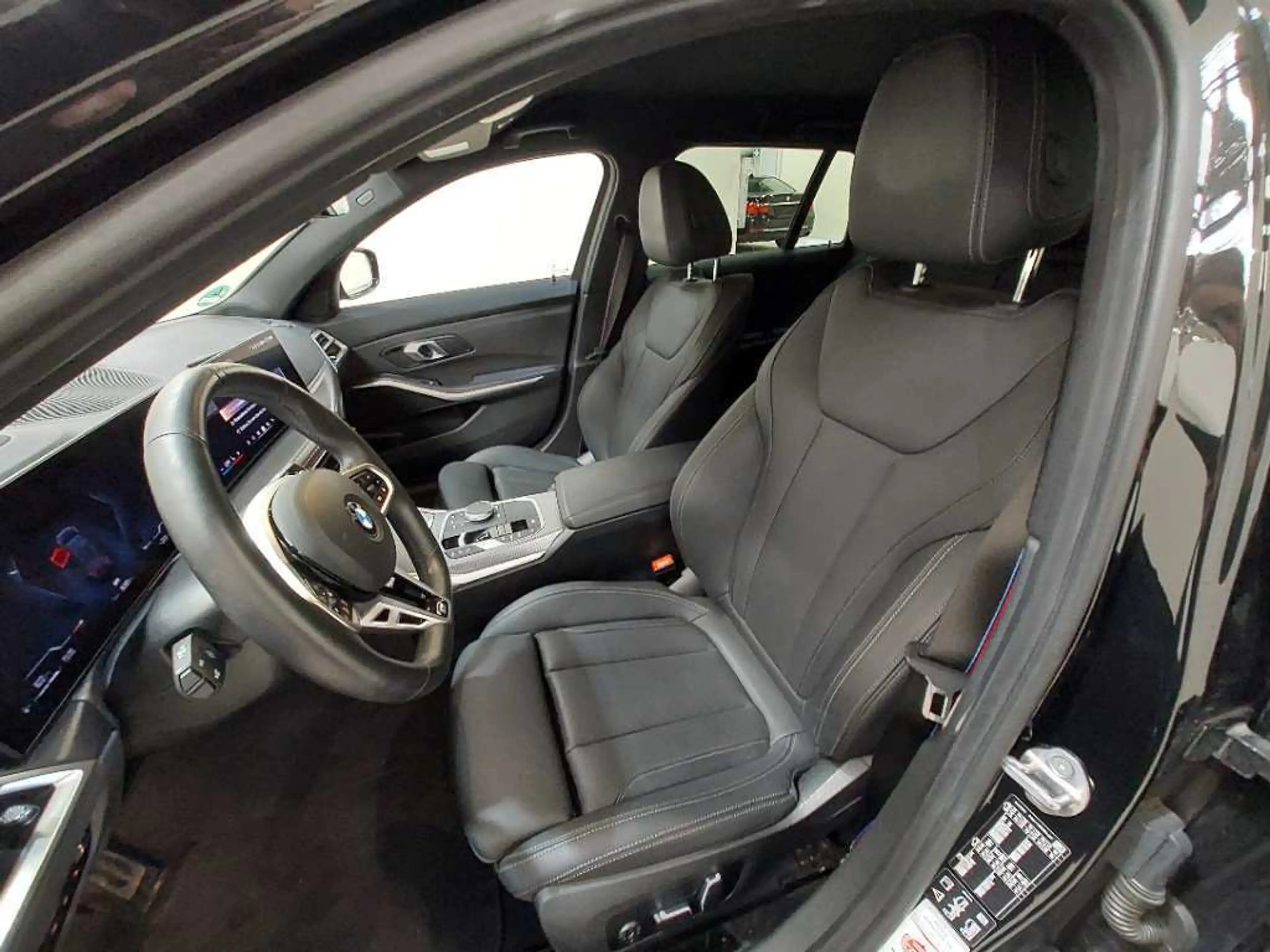 BMW 320 d xDrive M Sport PRO AHK/360°/HUD/ADAPTLED/19" — photo 4