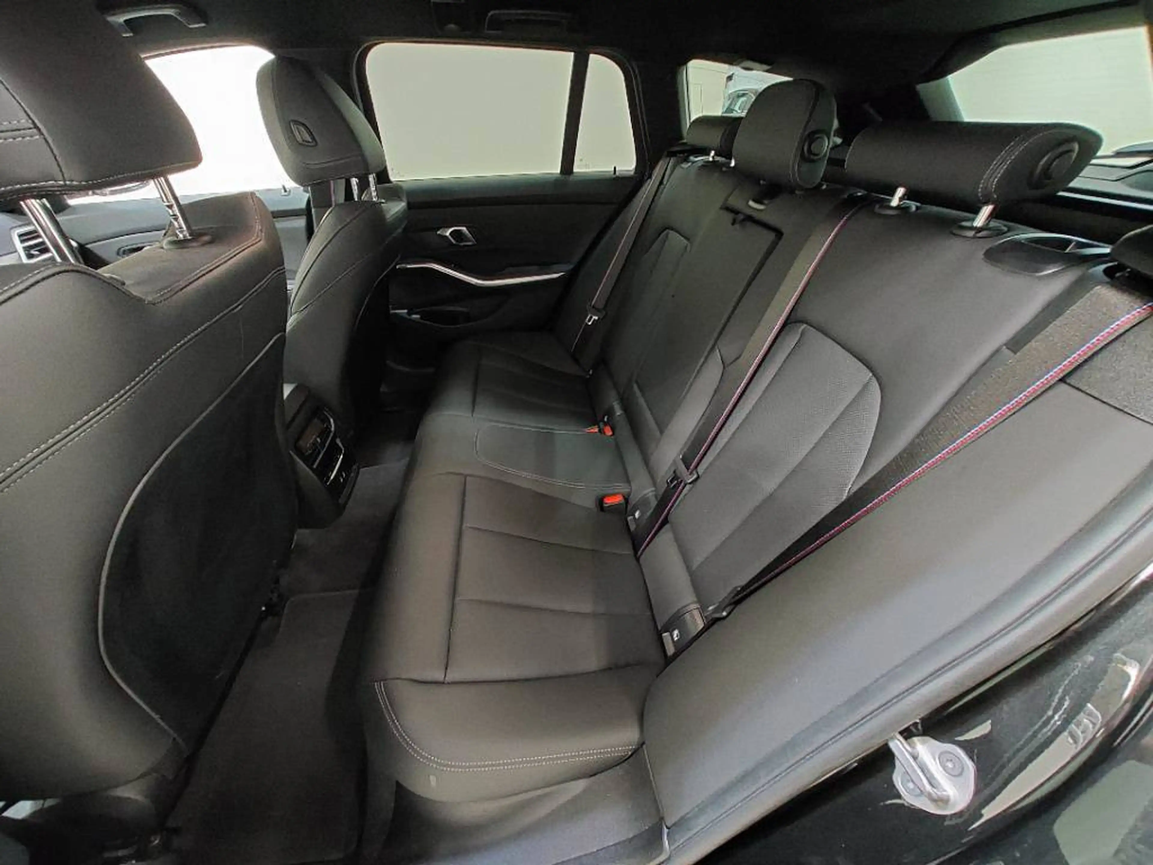 BMW 320 d xDrive M Sport PRO AHK/360°/HUD/ADAPTLED/19" — photo 10