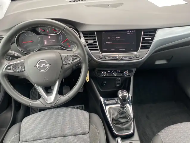 Opel Crossland view 3