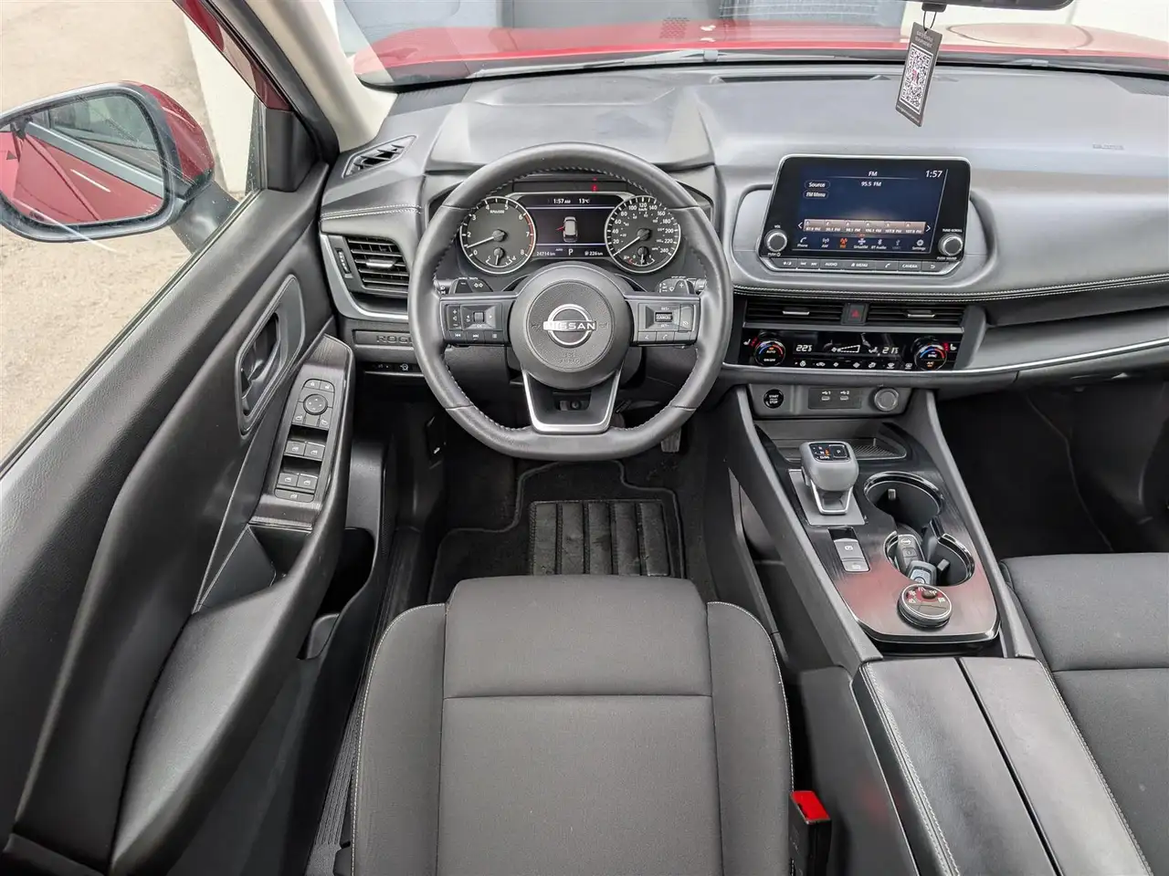 Nissan Rogue снимка Nissan Rogue