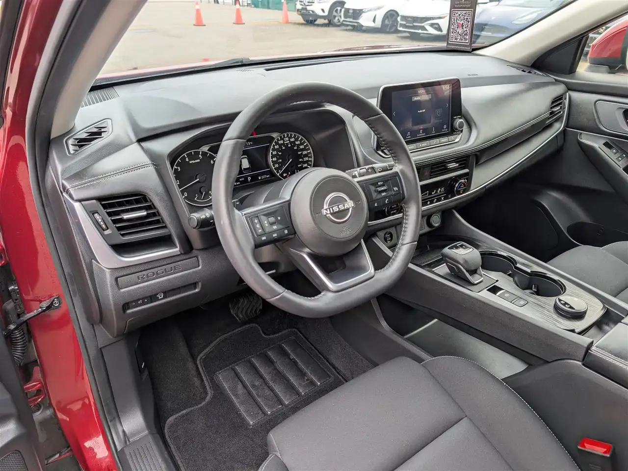 Nissan Rogue снимка Nissan Rogue