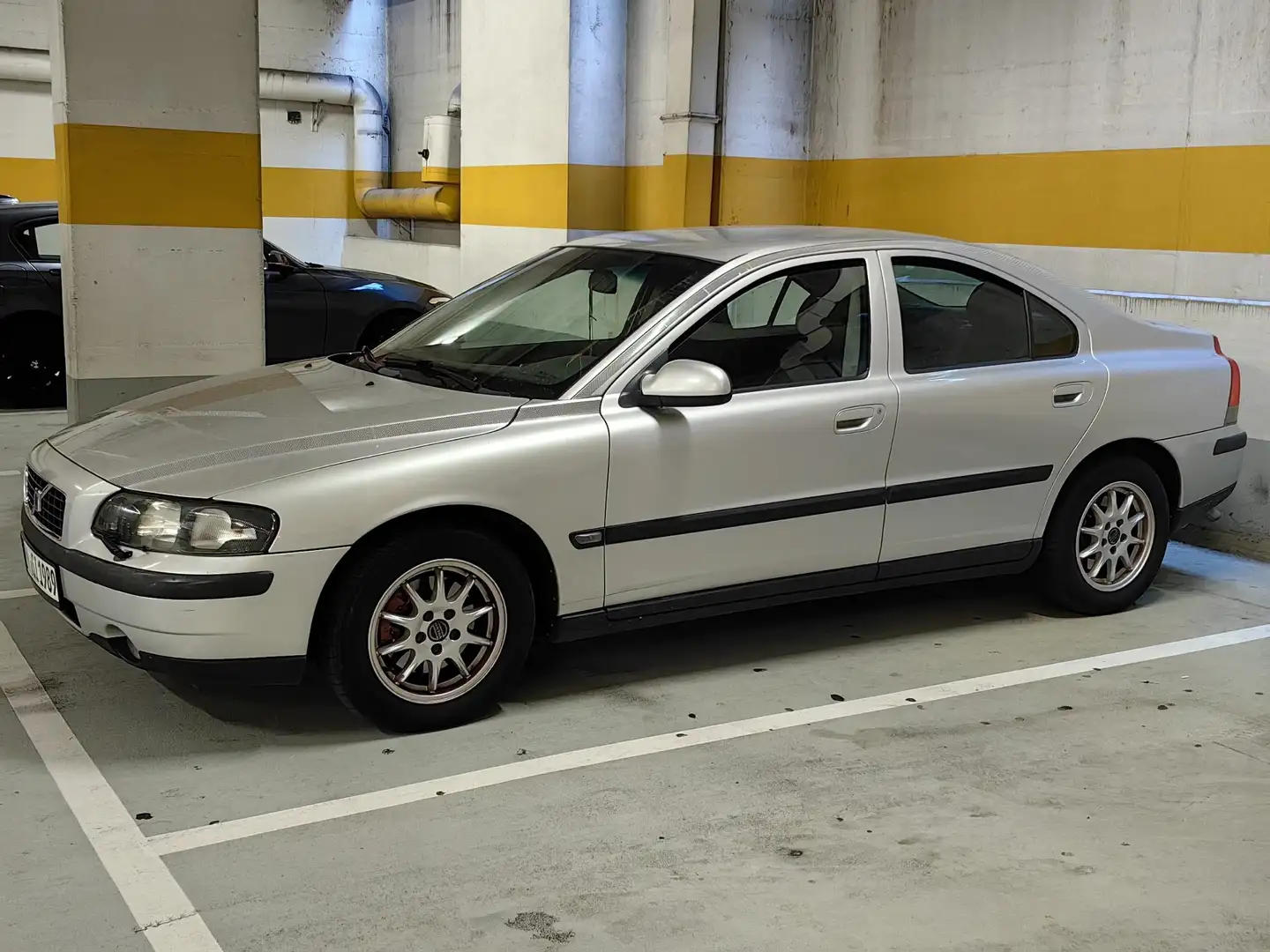 Volvo S60 2.4 Comfort Silver - 1