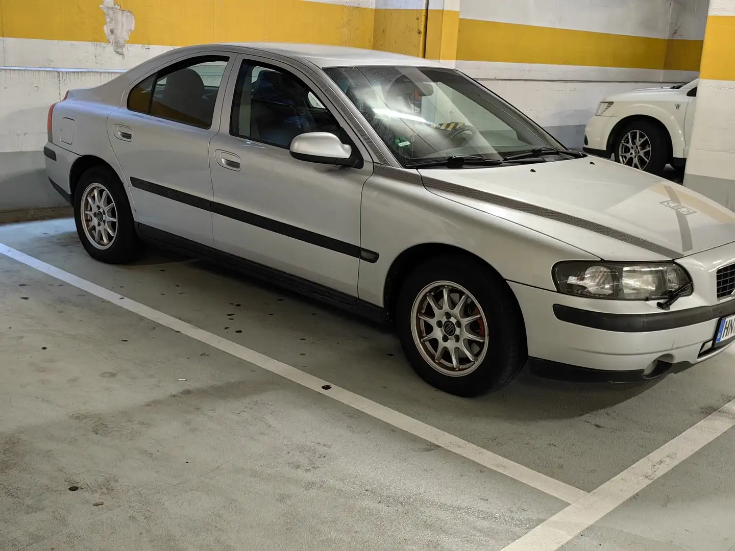 Volvo S60 2.4 Comfort Silver - 2