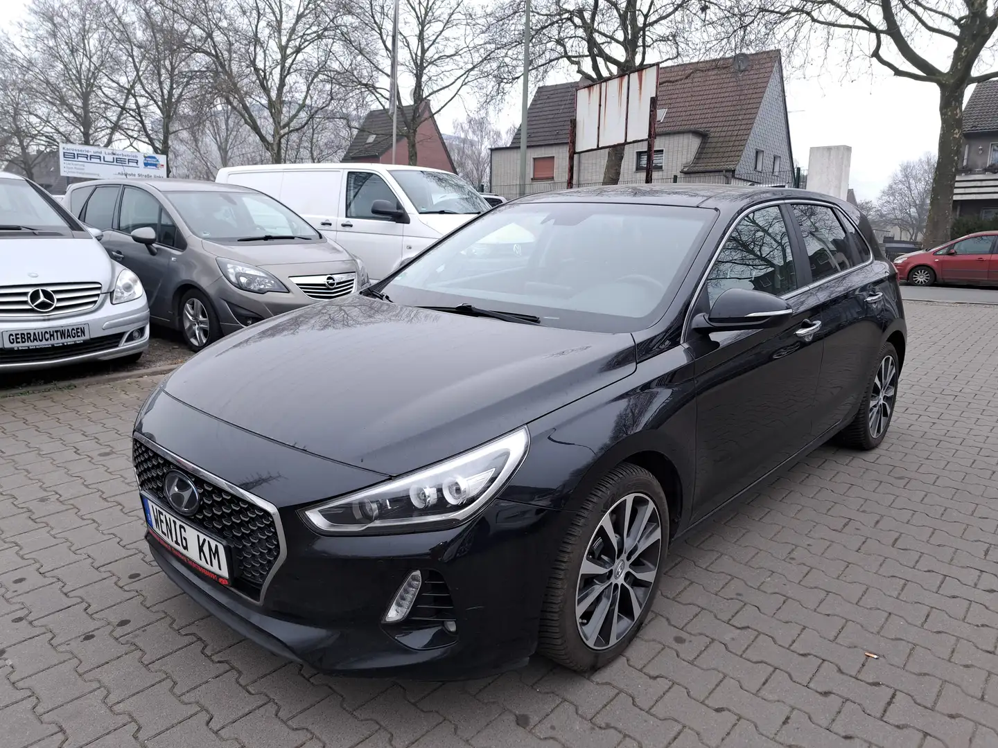 Hyundai i30 1.6 CRDI Premium Fekete - 2