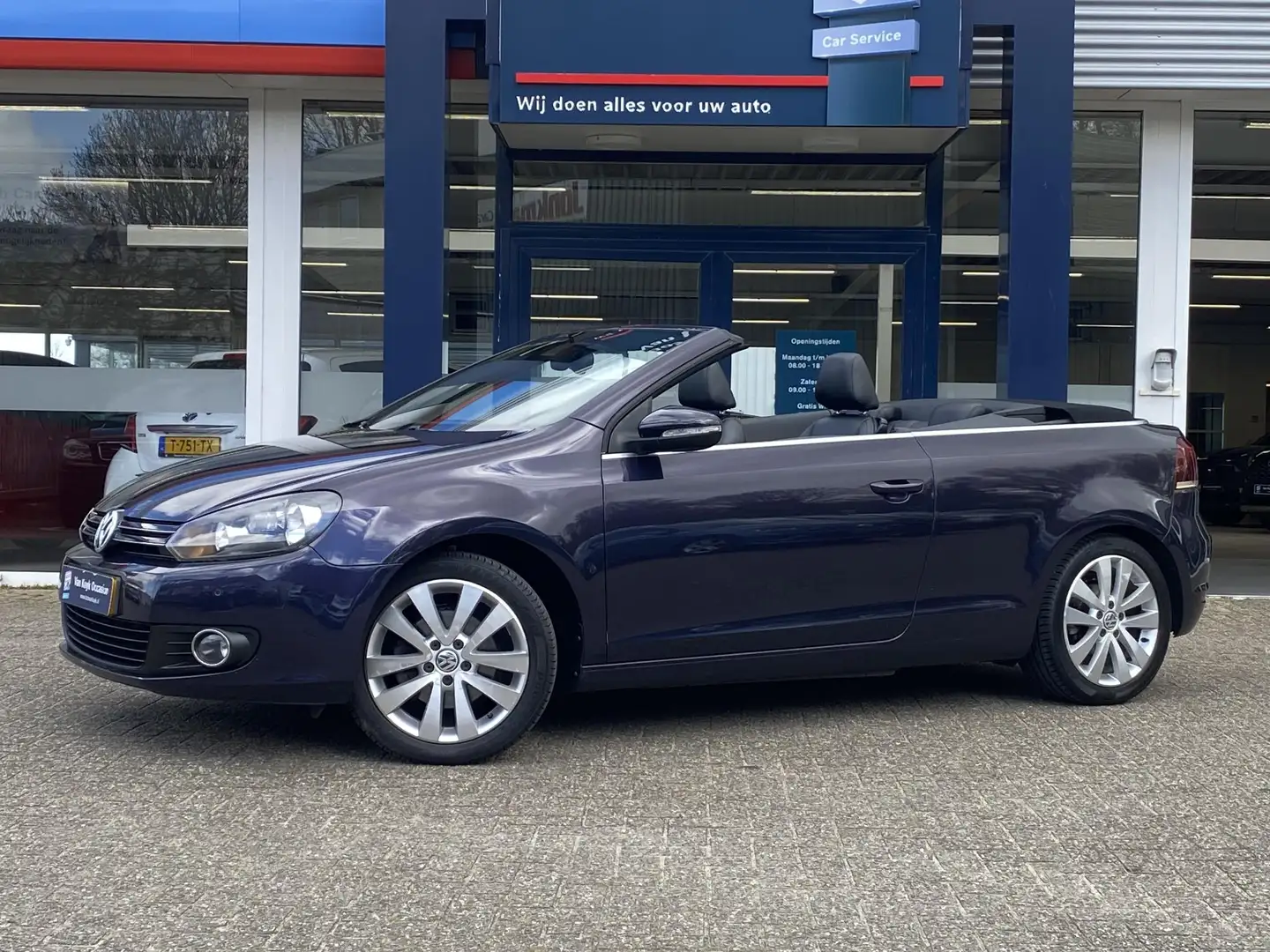 Volkswagen Golf Cabriolet 1.2 TSI BlueMotion / NL-Auto / Vol-Leder / Stoelve Paars - 2