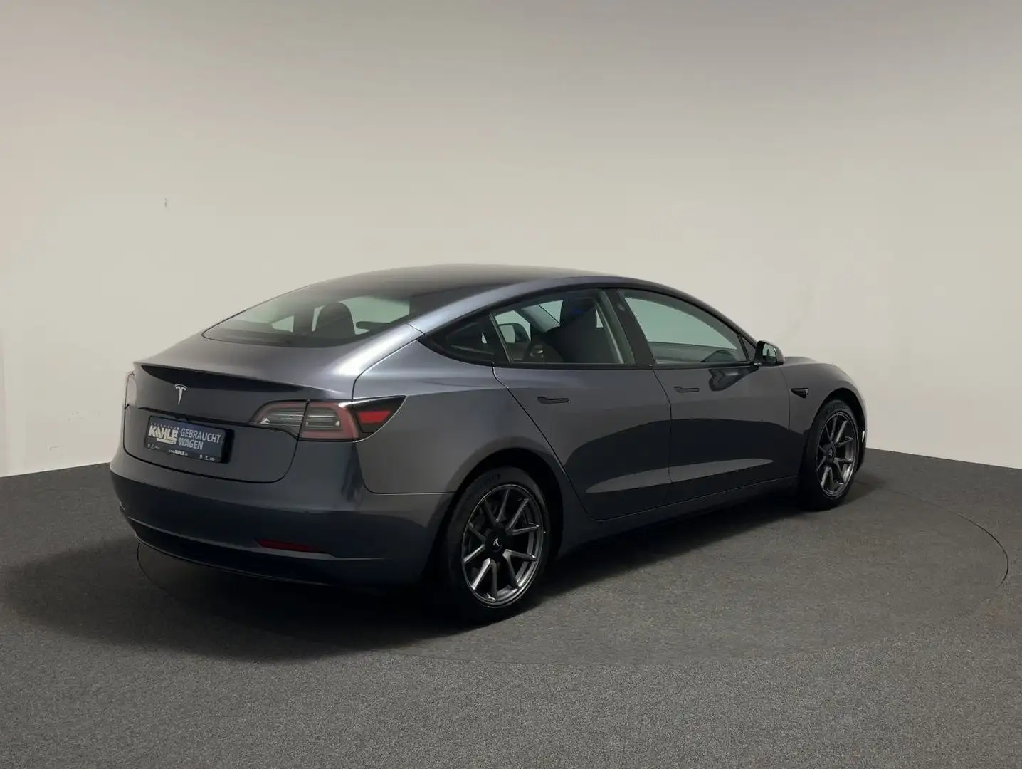 Tesla Model 3 Standard Range Plus RWD Grau - 2