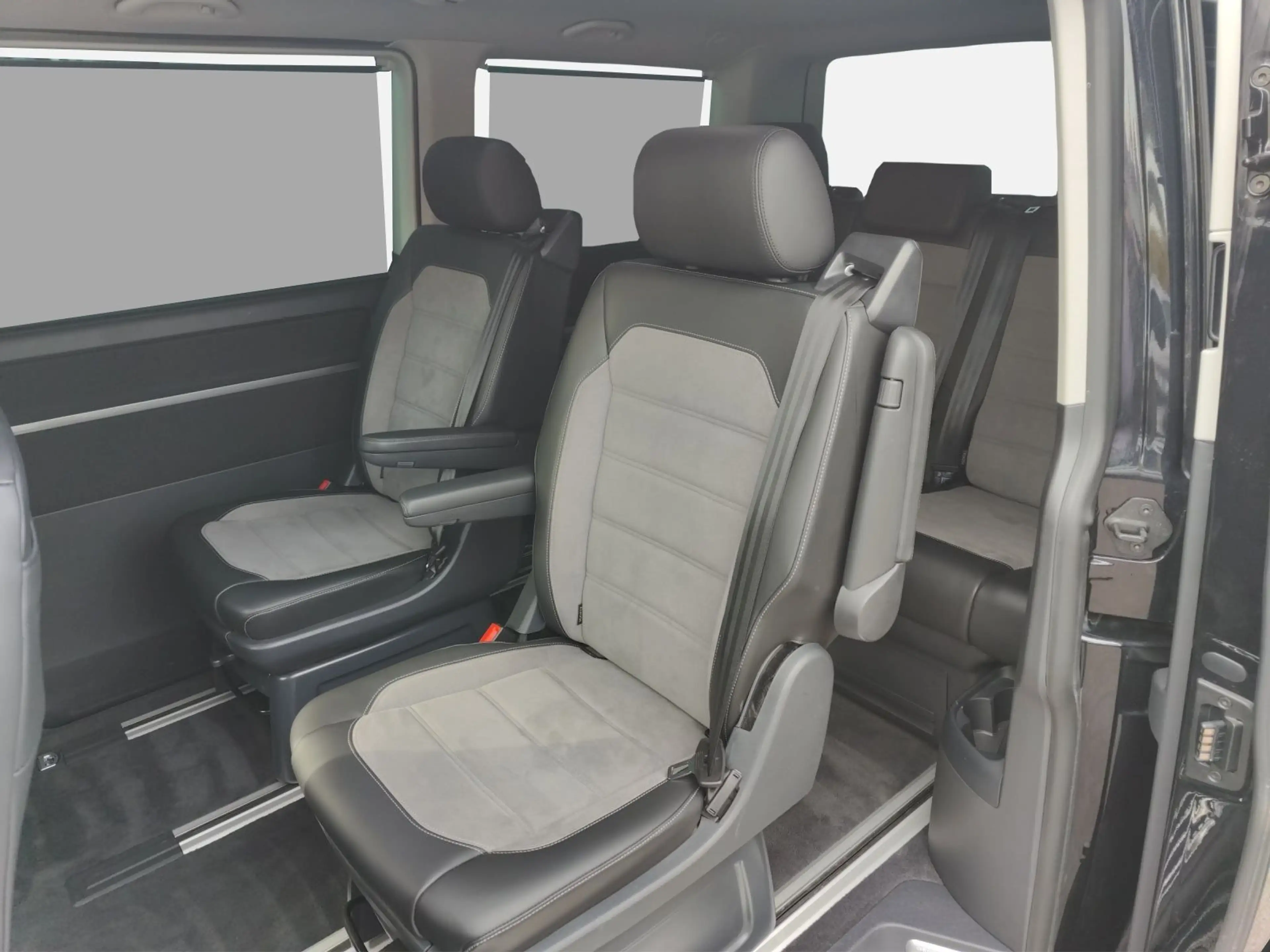 Volkswagen T6.1 Multivan 2.0 TDI Generation Six — photo 4