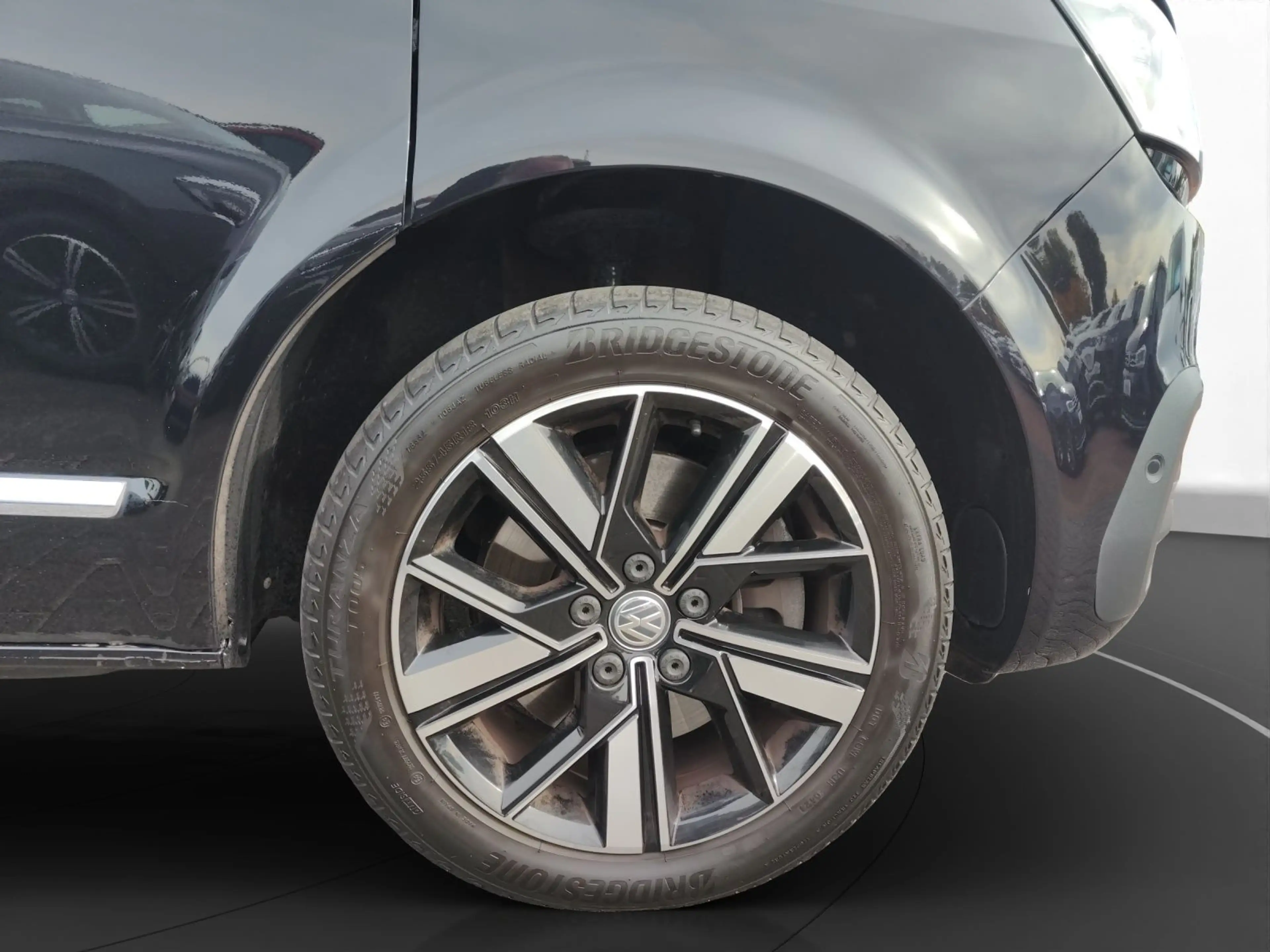 Volkswagen T6.1 Multivan 2.0 TDI Generation Six — photo 14