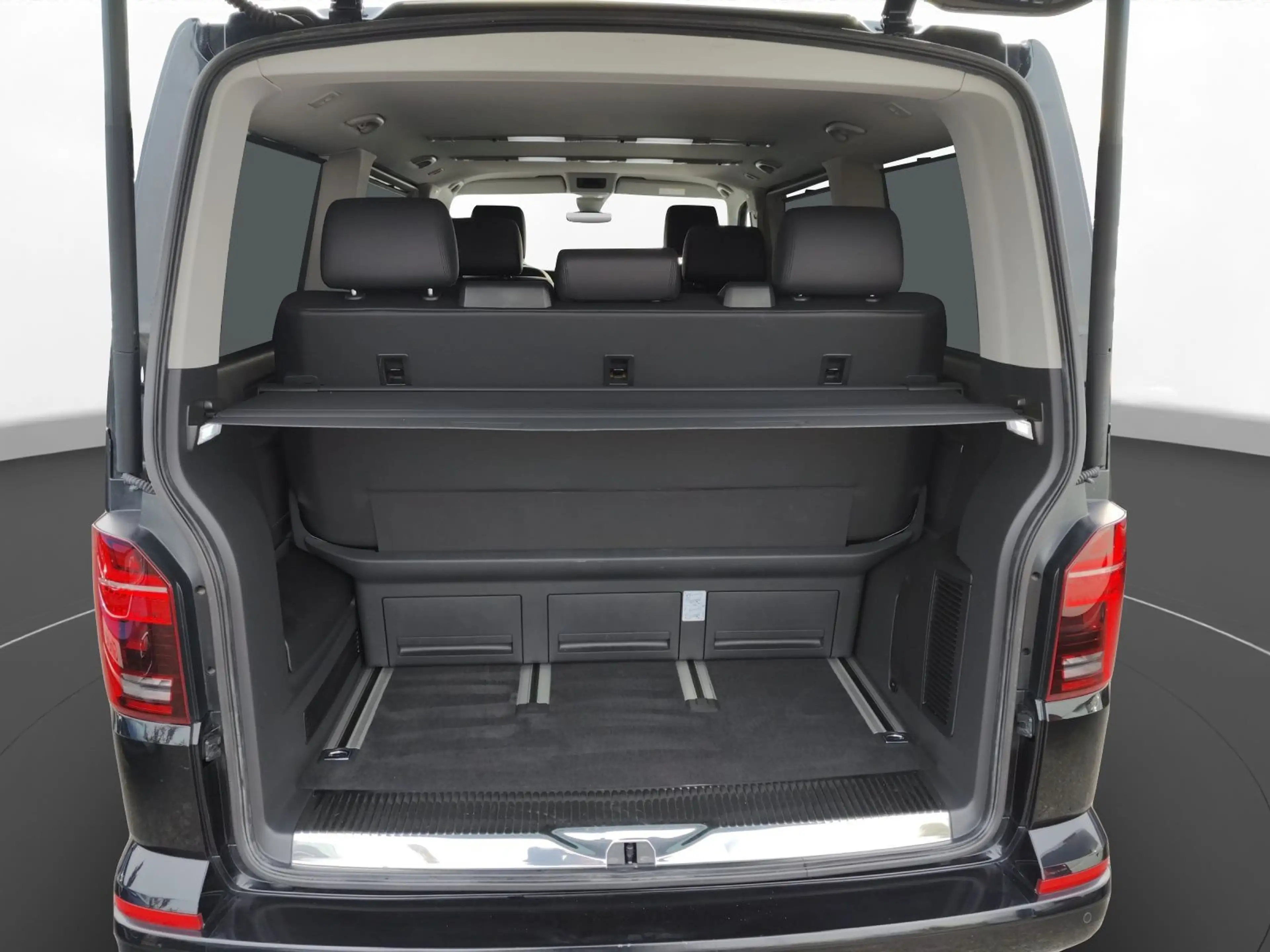 Volkswagen T6.1 Multivan 2.0 TDI Generation Six — photo 10