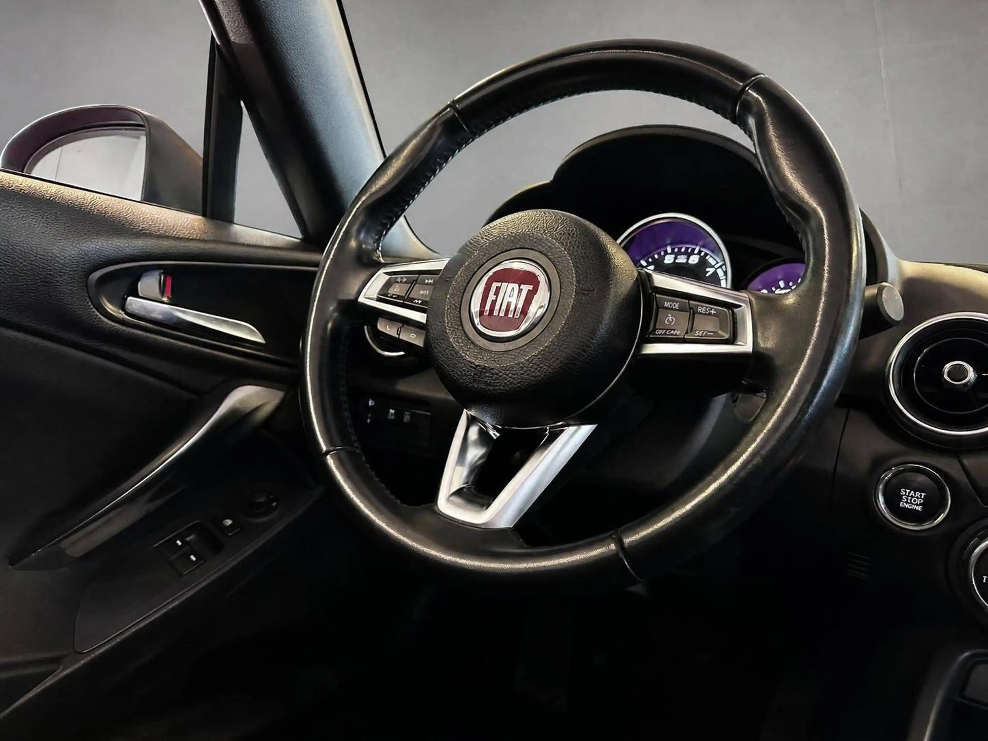 Fiat 124 Spider Lusso — photo 15