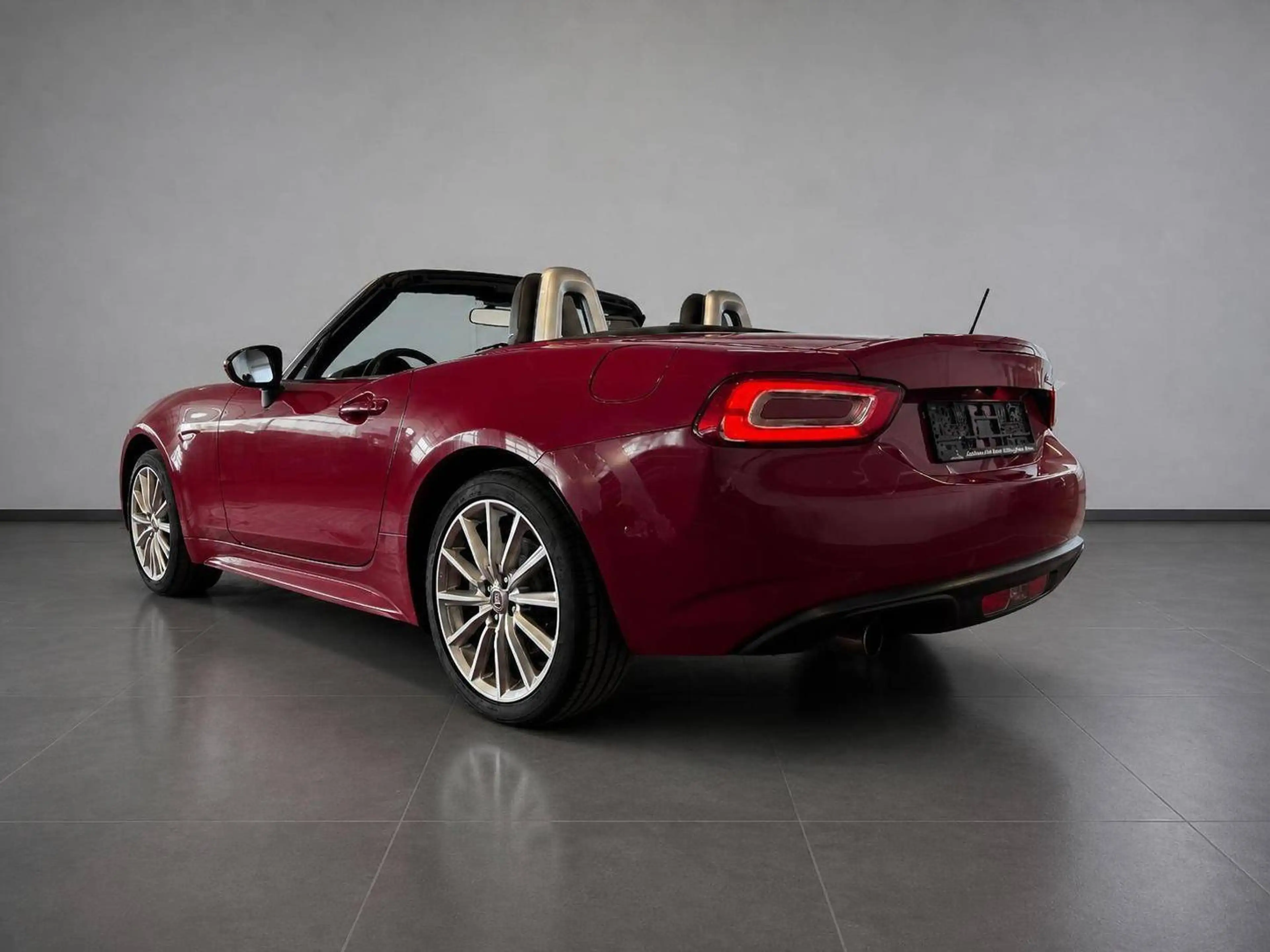 Fiat 124 Spider Lusso — photo 5