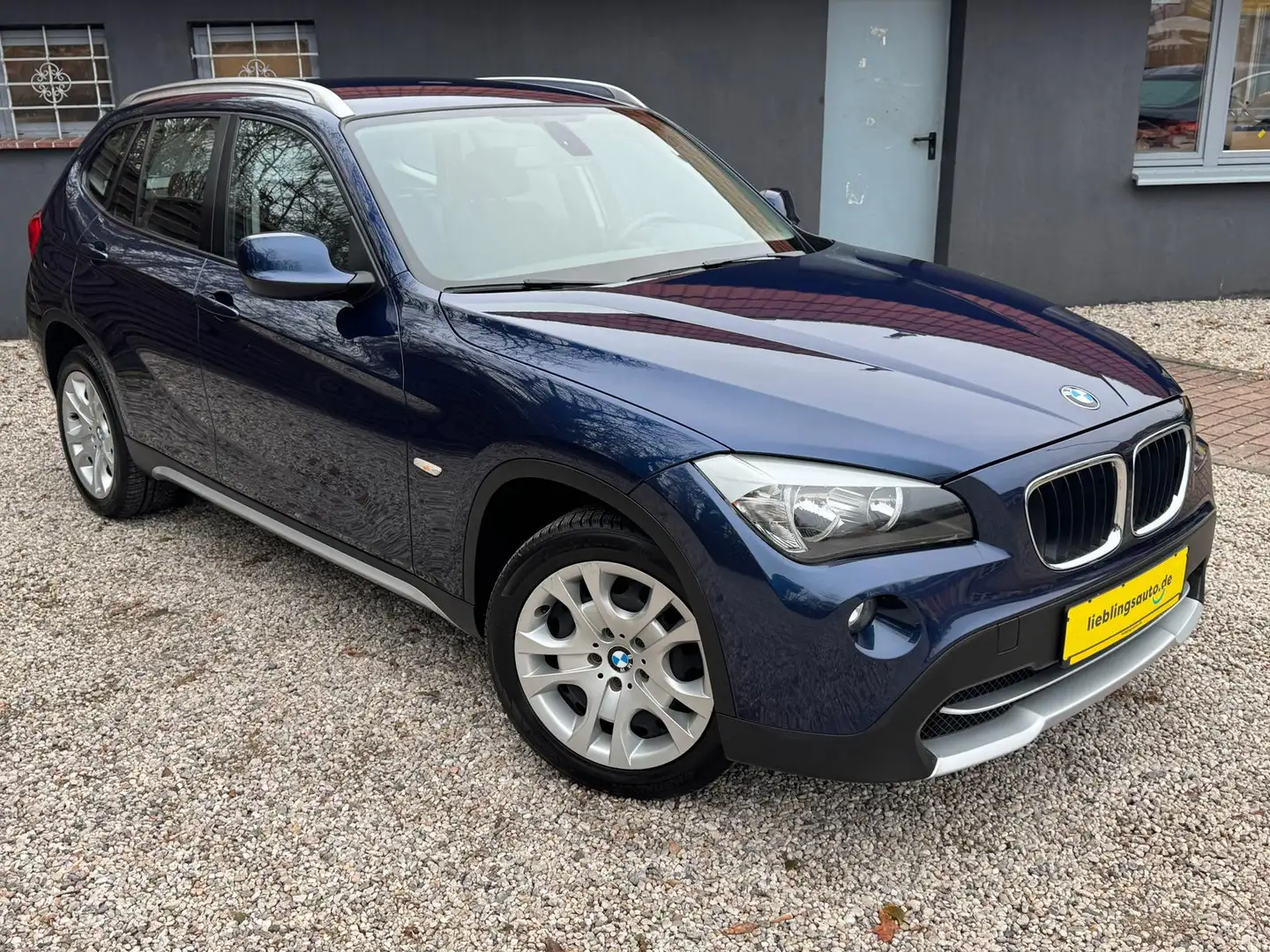 BMW X1 18 i sDrive NUR 37TKM! Klima Parkhilfe SHZ Blau - 2