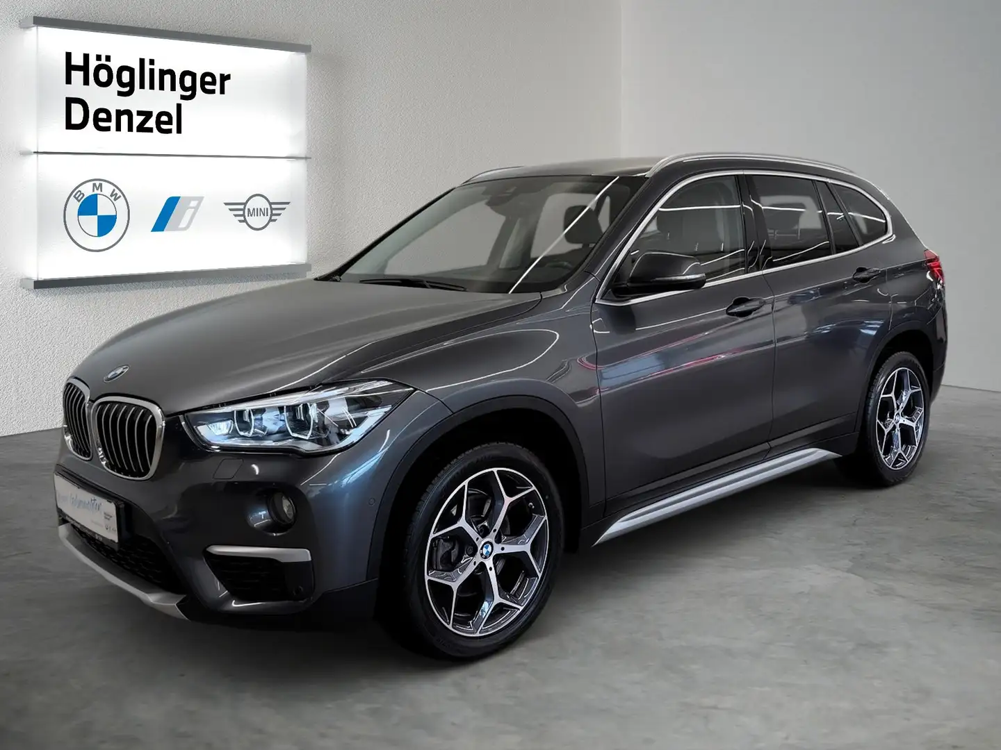 BMW X1 sDrive18d Grau - 2