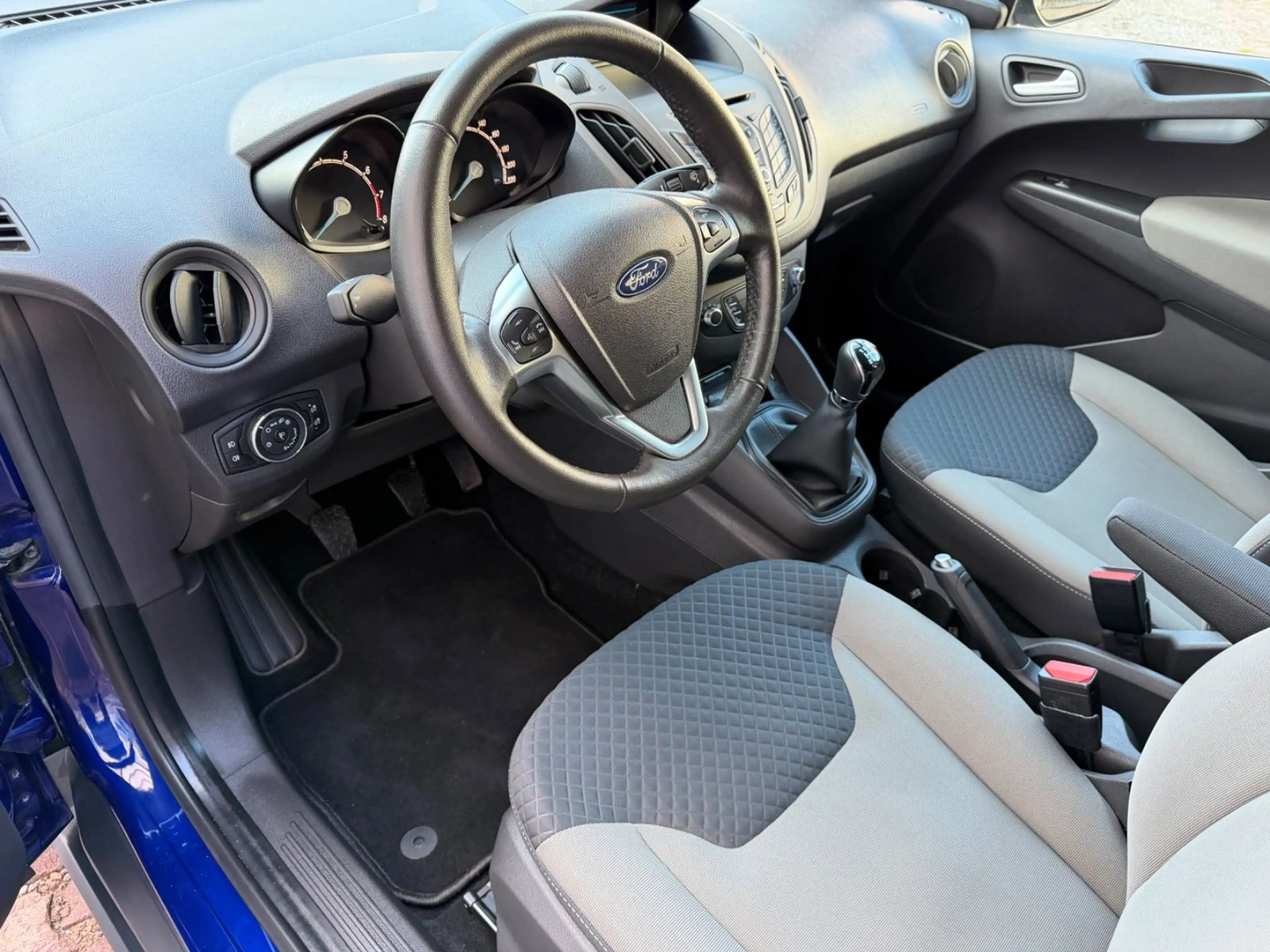 Ford Tourneo Courier Trend *TÜV neu* — photo 12