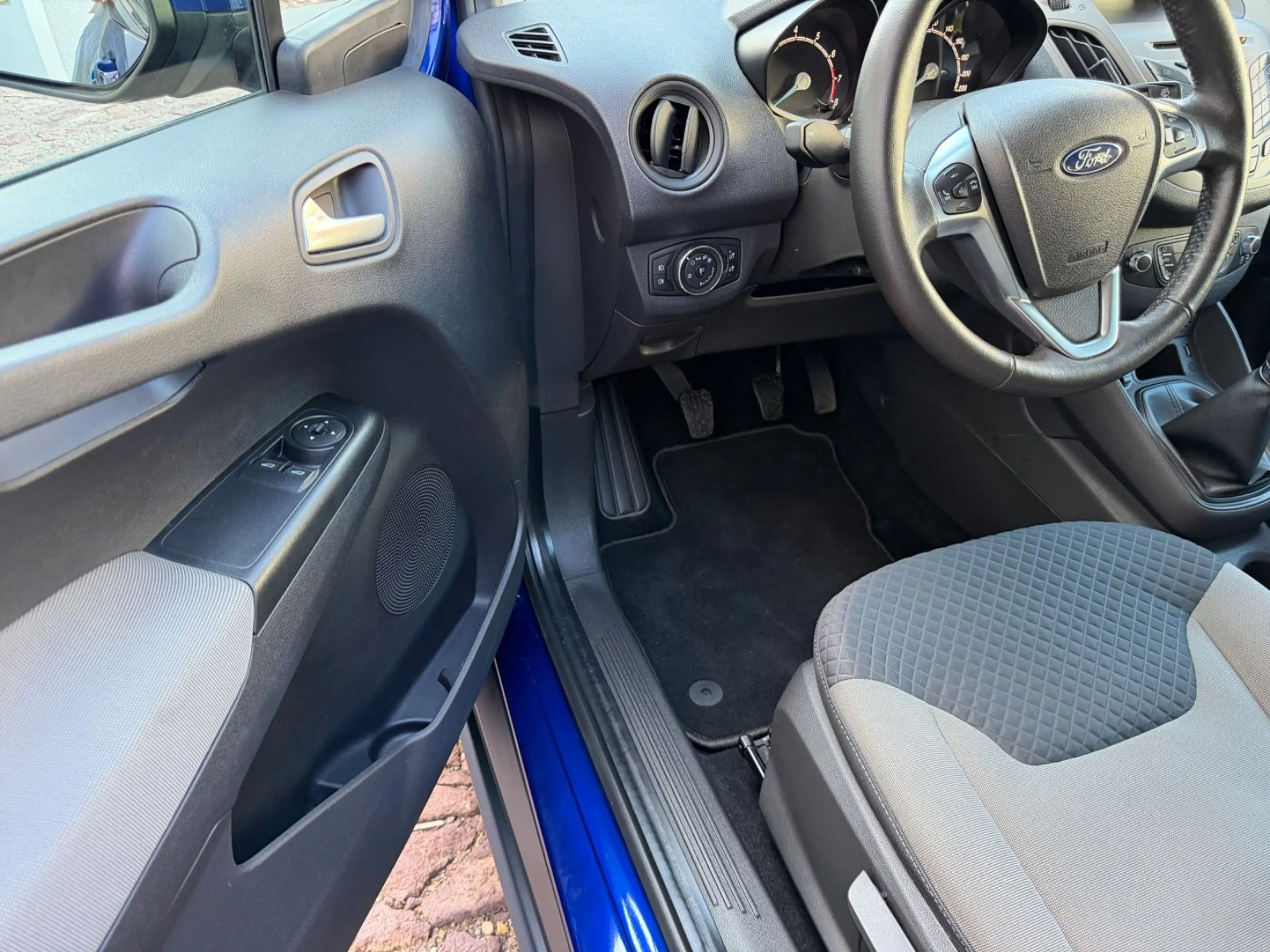 Ford Tourneo Courier Trend *TÜV neu* — photo 14