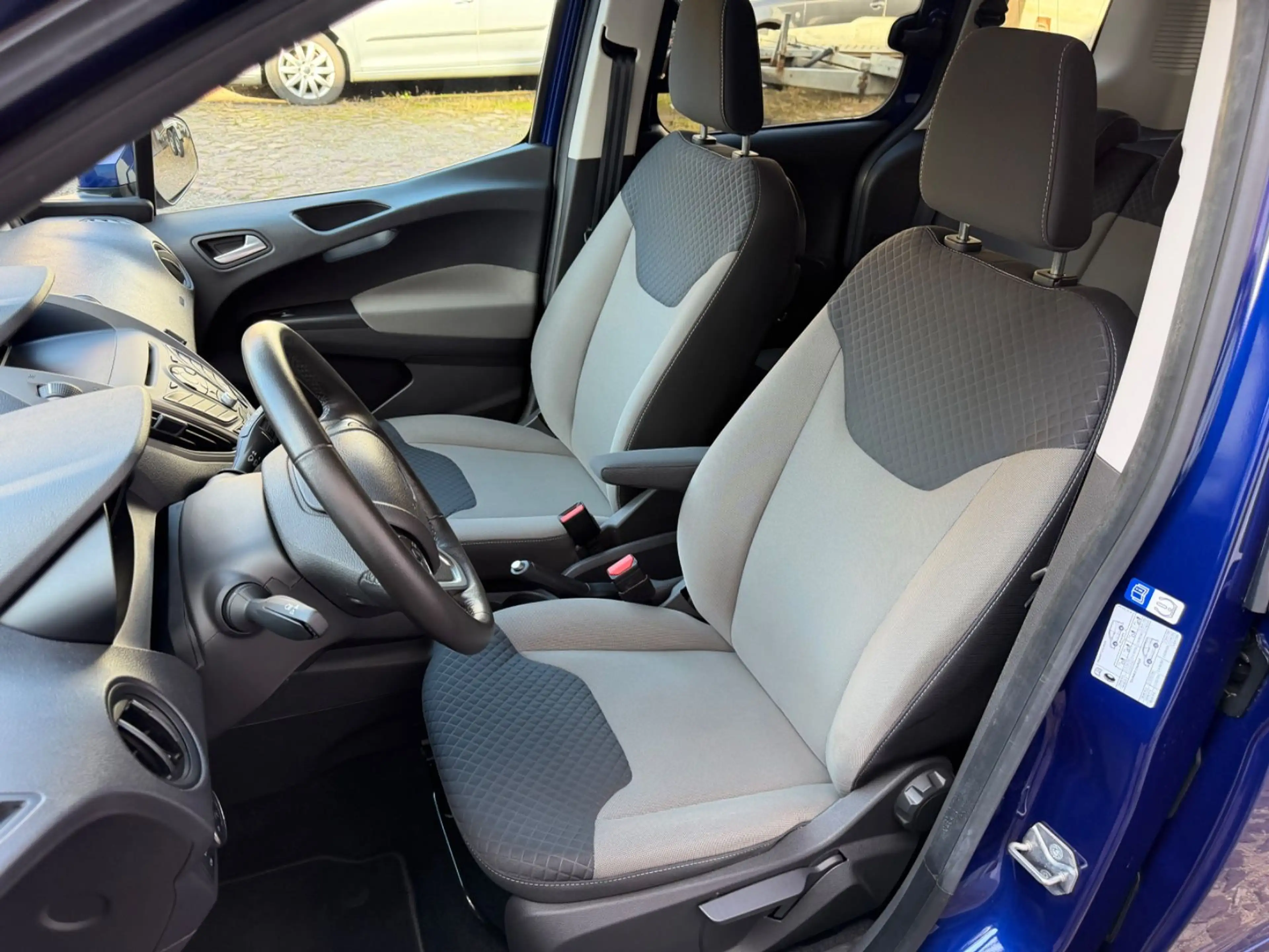 Ford Tourneo Courier Trend *TÜV neu* — photo 13