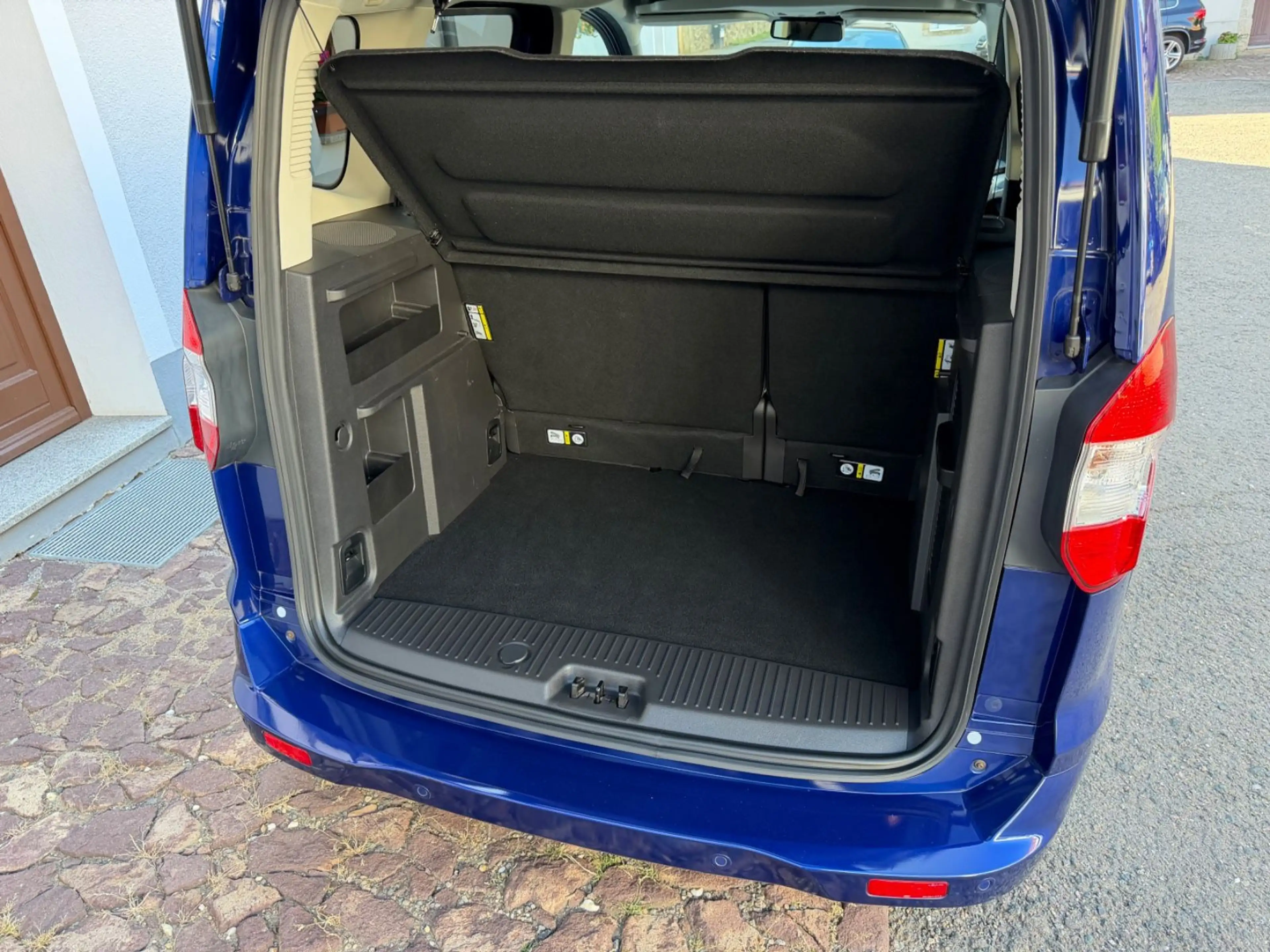 Ford Tourneo Courier Trend *TÜV neu* — photo 7