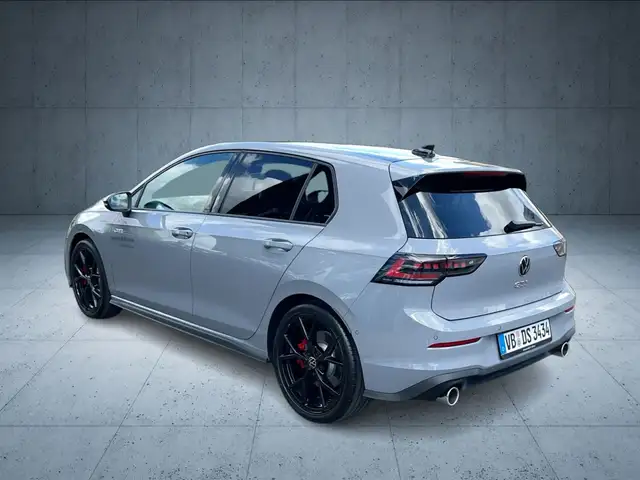 Volkswagen Golf view 3