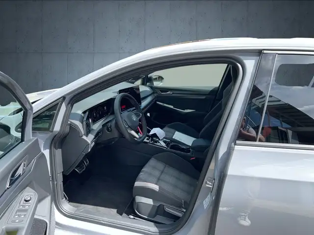 Volkswagen Golf view 9