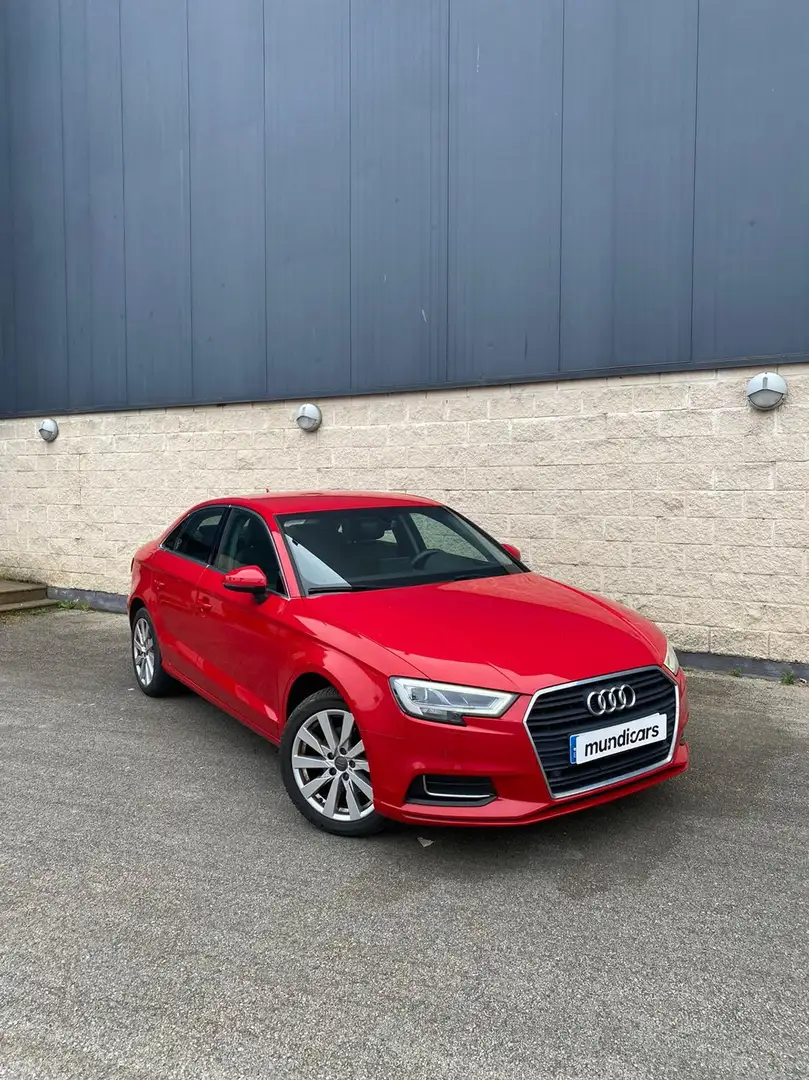 Audi A3 Sedán 1.6TDI Design Edition 85kW Rojo - 2