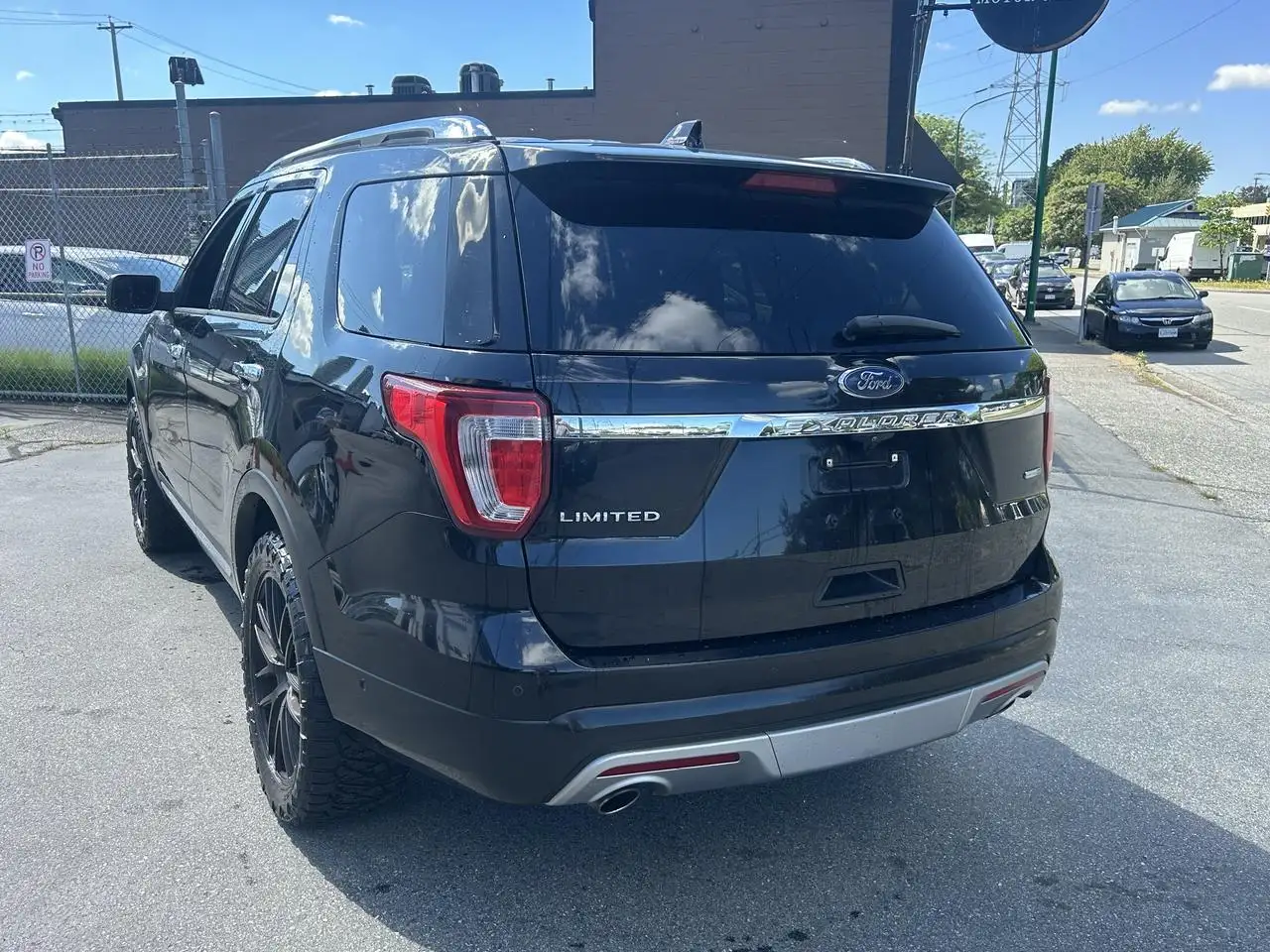 Ford Explorer снимка Ford Explorer