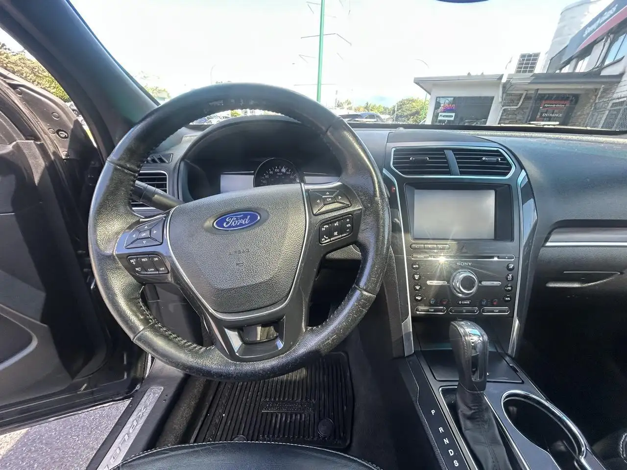 Ford Explorer снимка Ford Explorer